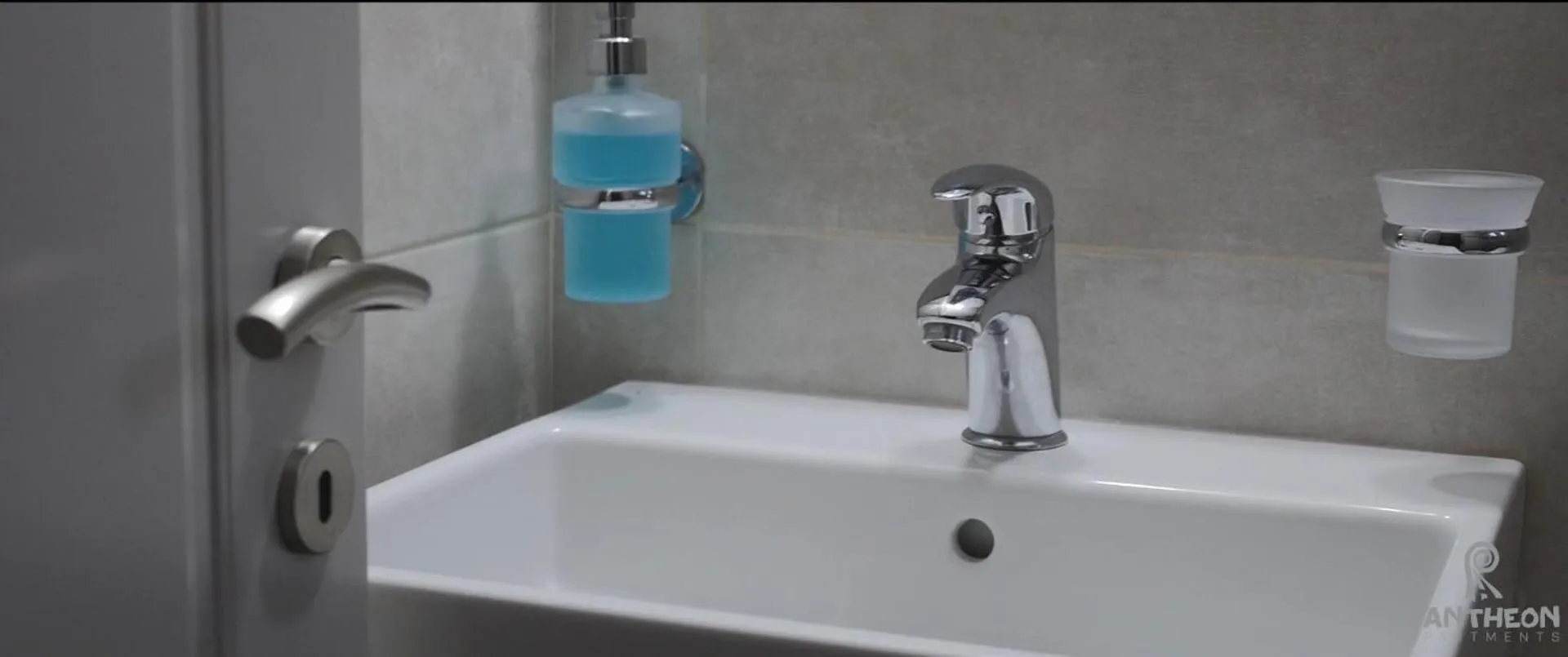 Bathroom in Pantheon Aparthotel