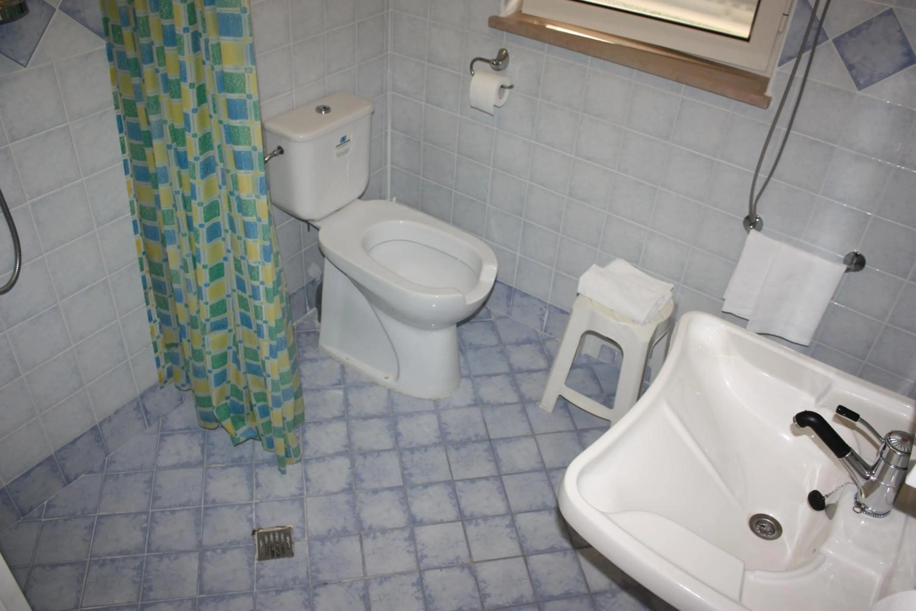 Shower in Di Matteo Hotel