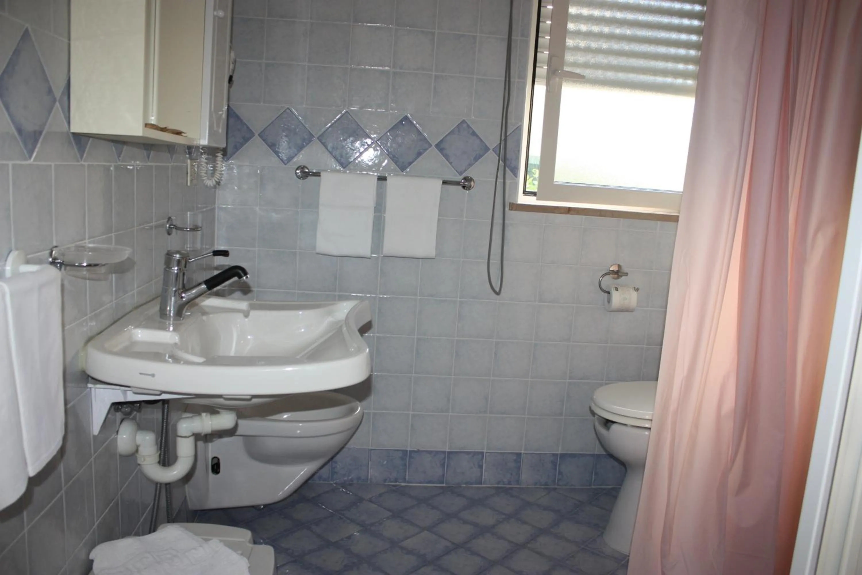 Shower in Di Matteo Hotel