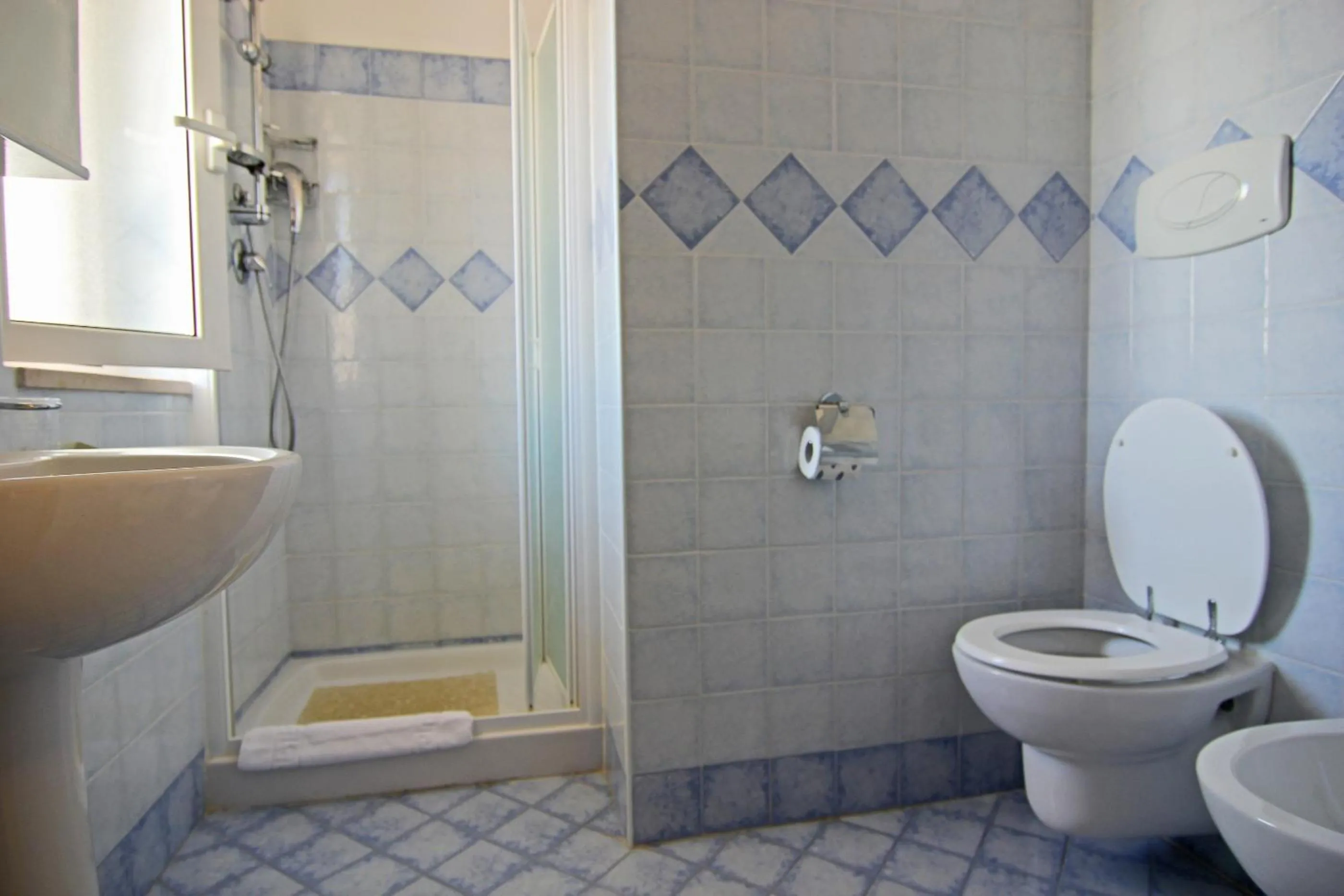 Shower in Di Matteo Hotel