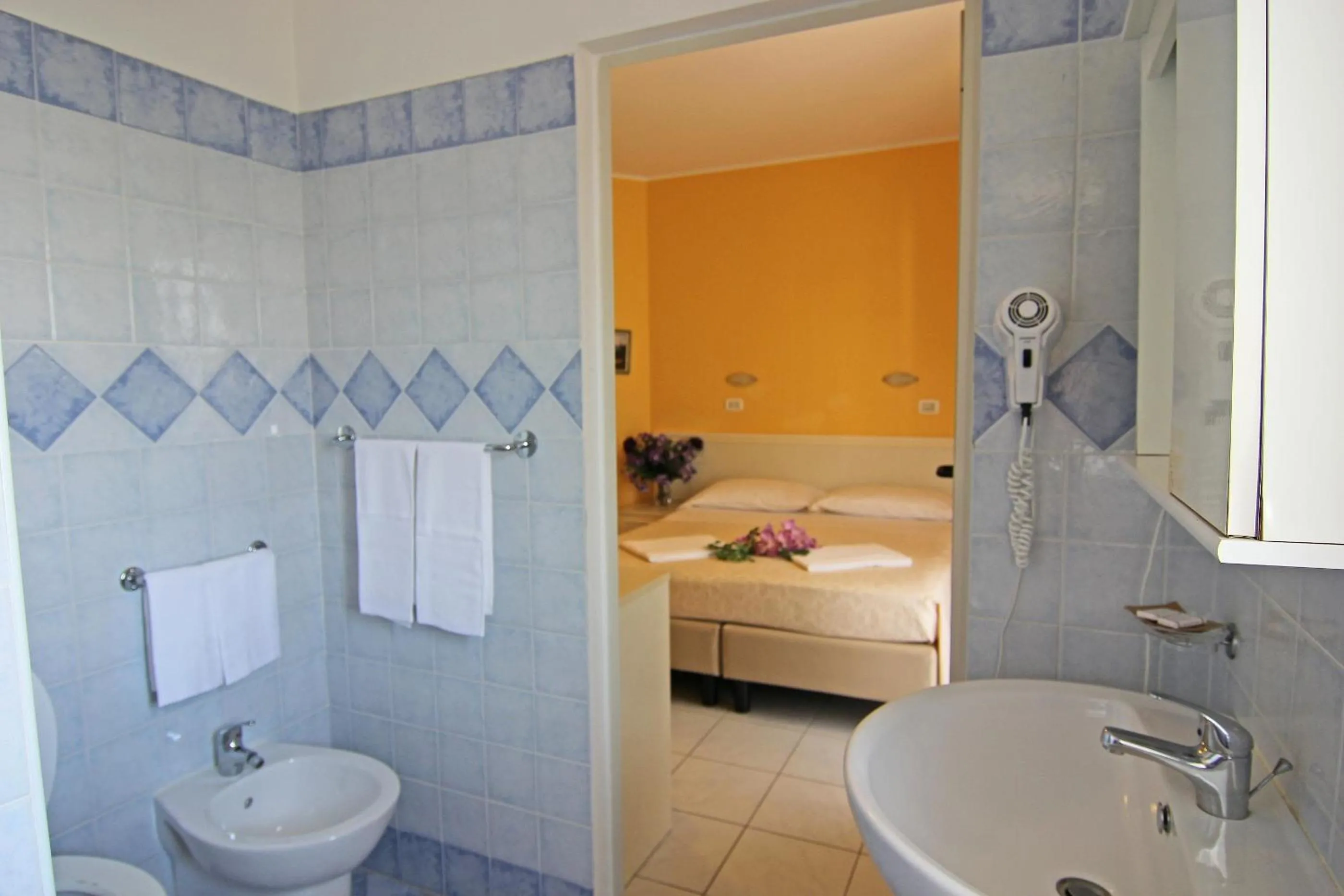 Shower in Di Matteo Hotel