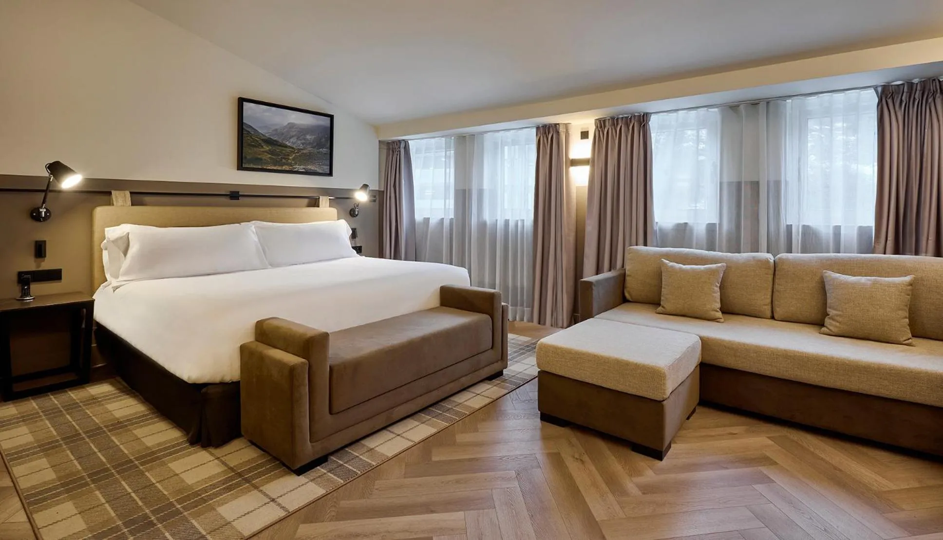 Deluxe King Room in Casa Serras Andorra