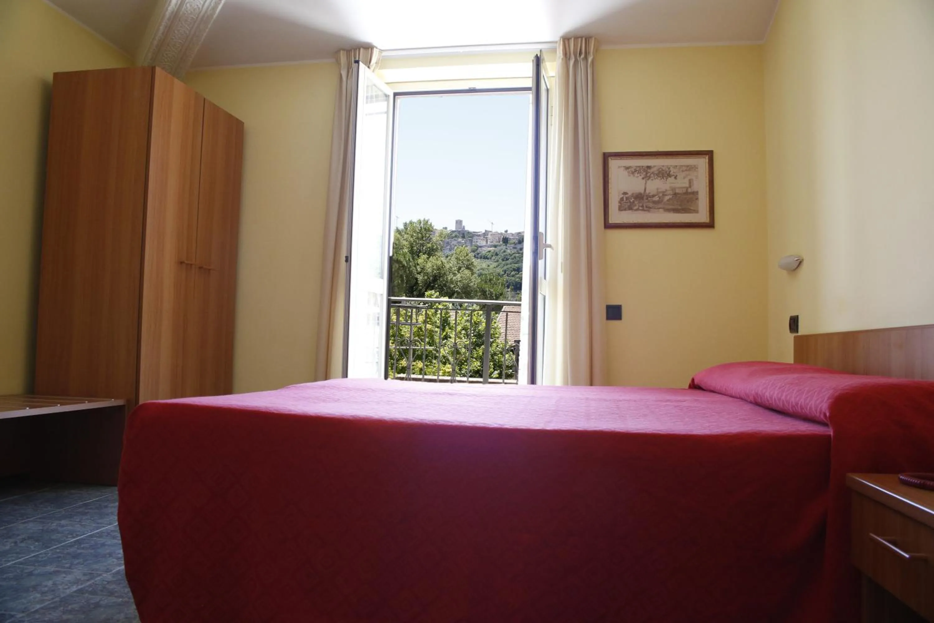 Double Room with Balcony - single occupancy in Hotel Narnia