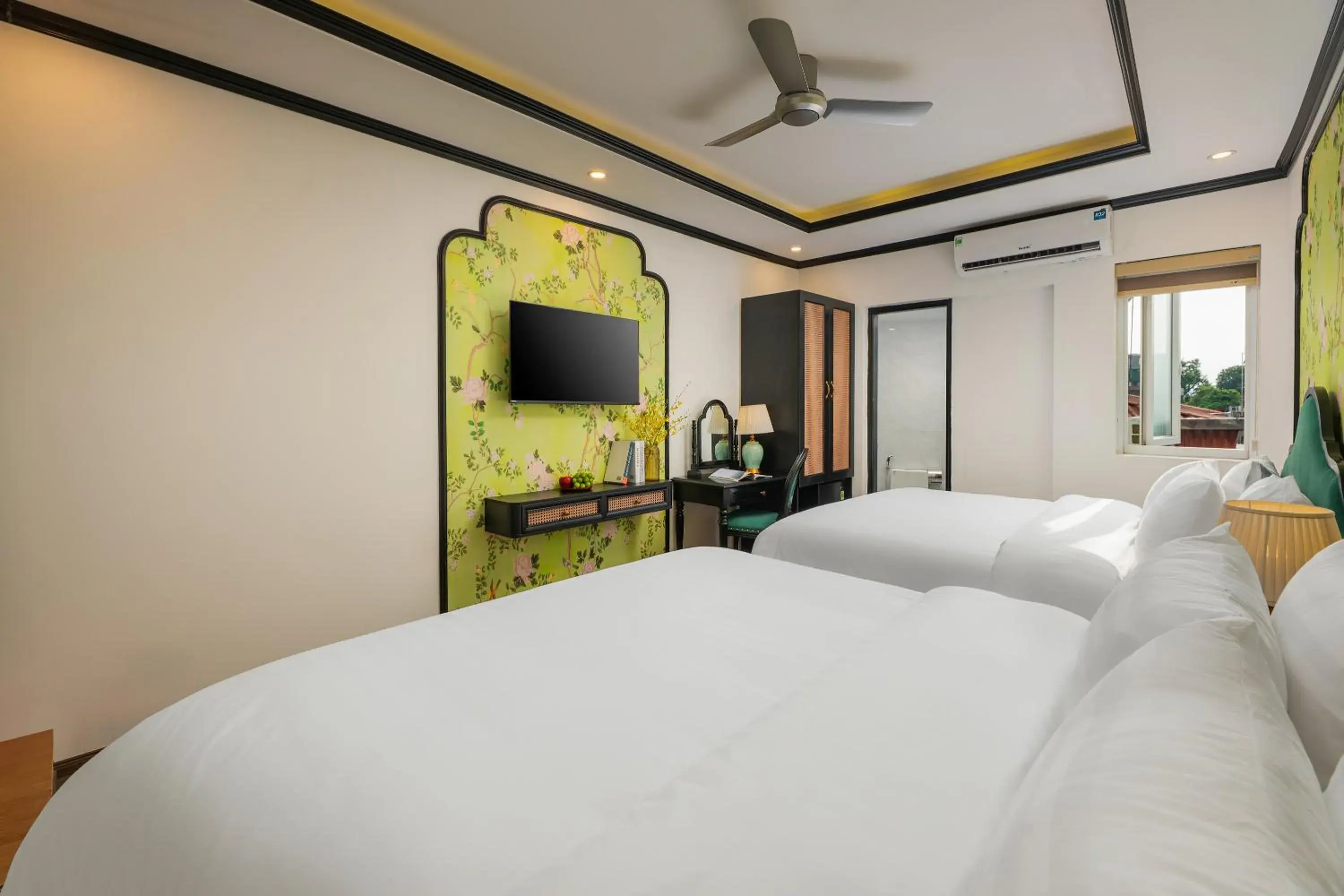 Deluxe Family Room in Hanoi Jasmine Premium Hotel & Travel Deluxe Family Room in Hanoi Jasmine Premium Hotel & Travel