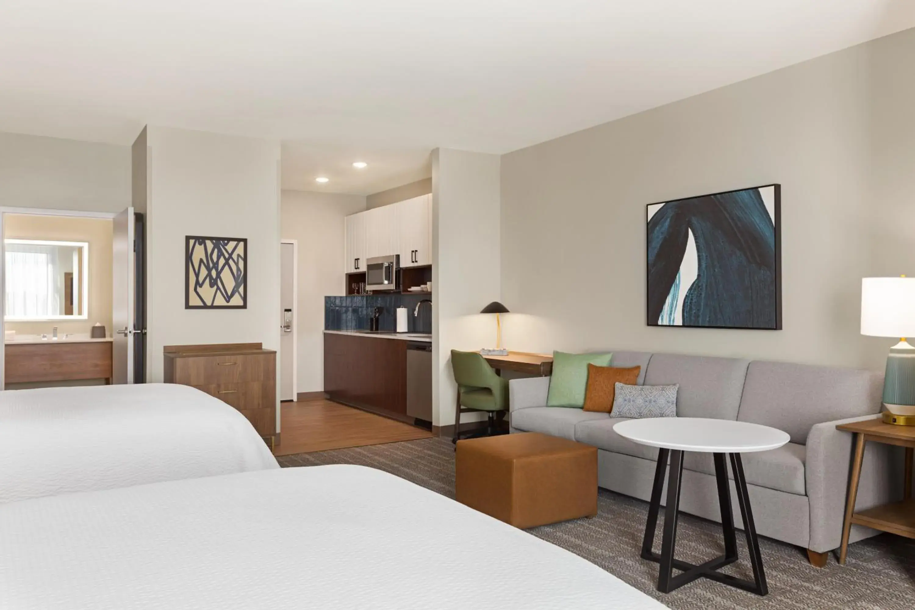 Kitchen or kitchenette, Bed in Staybridge Suites Indianapolis South - Greenwood by IHG Kitchen or kitchenette, Bed in Staybridge Suites Indianapolis South - Greenwood by IHG