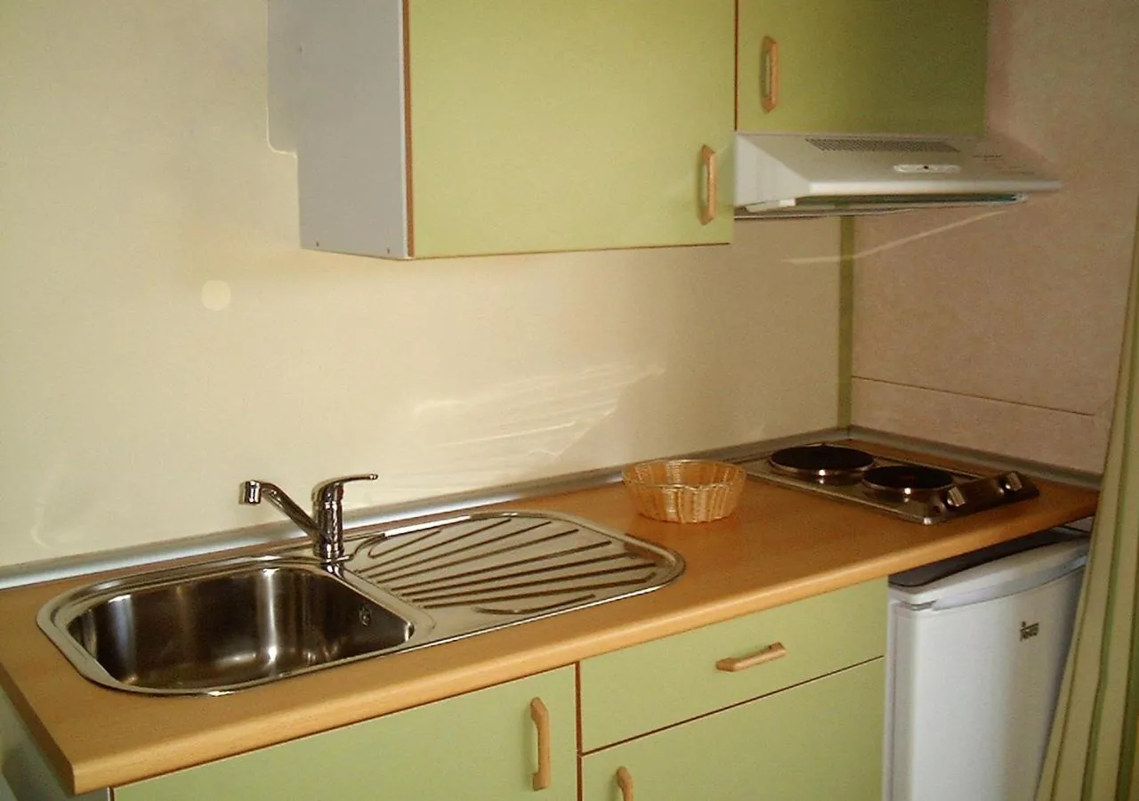 Kitchen or kitchenette in Parque de Campismo Orbitur Mira