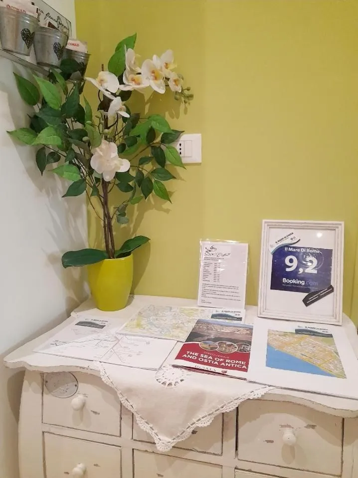 Decorative detail in Il Mare Di Roma