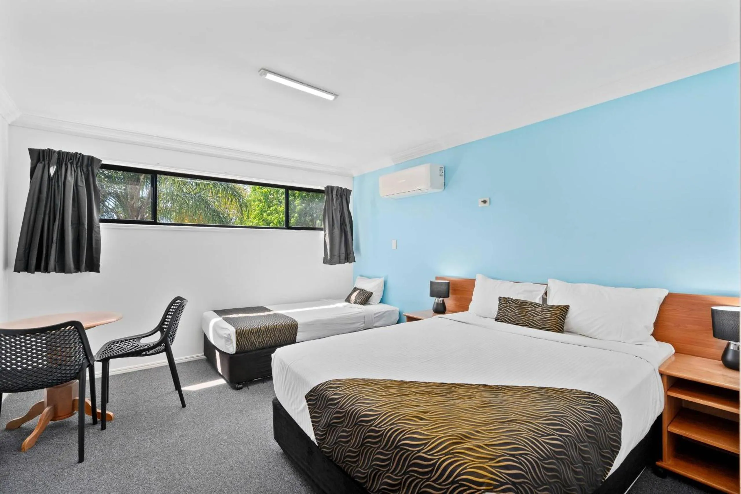 Bedroom, Bed in Econo Lodge Waterford
