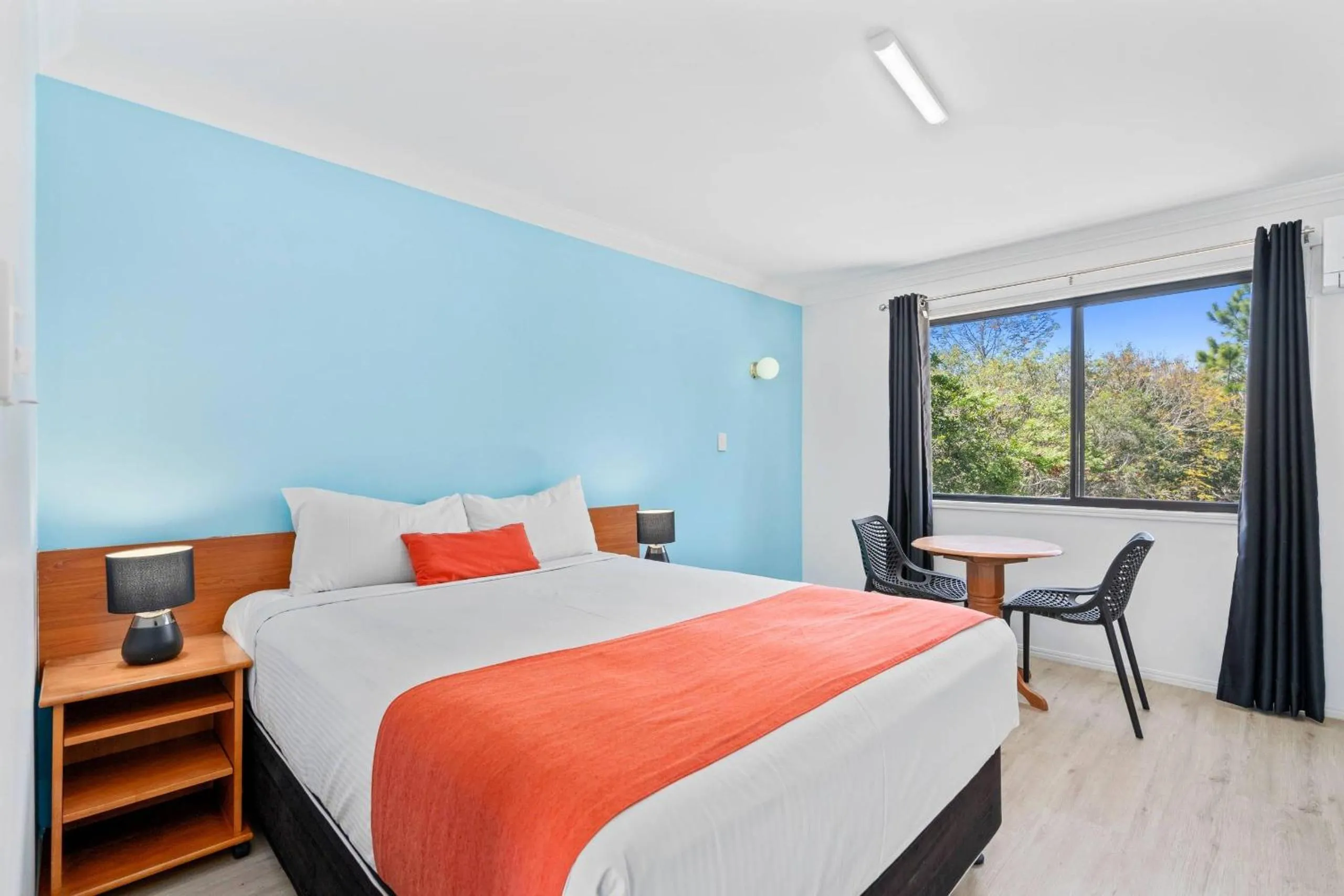 Bedroom, Bed in Econo Lodge Waterford
