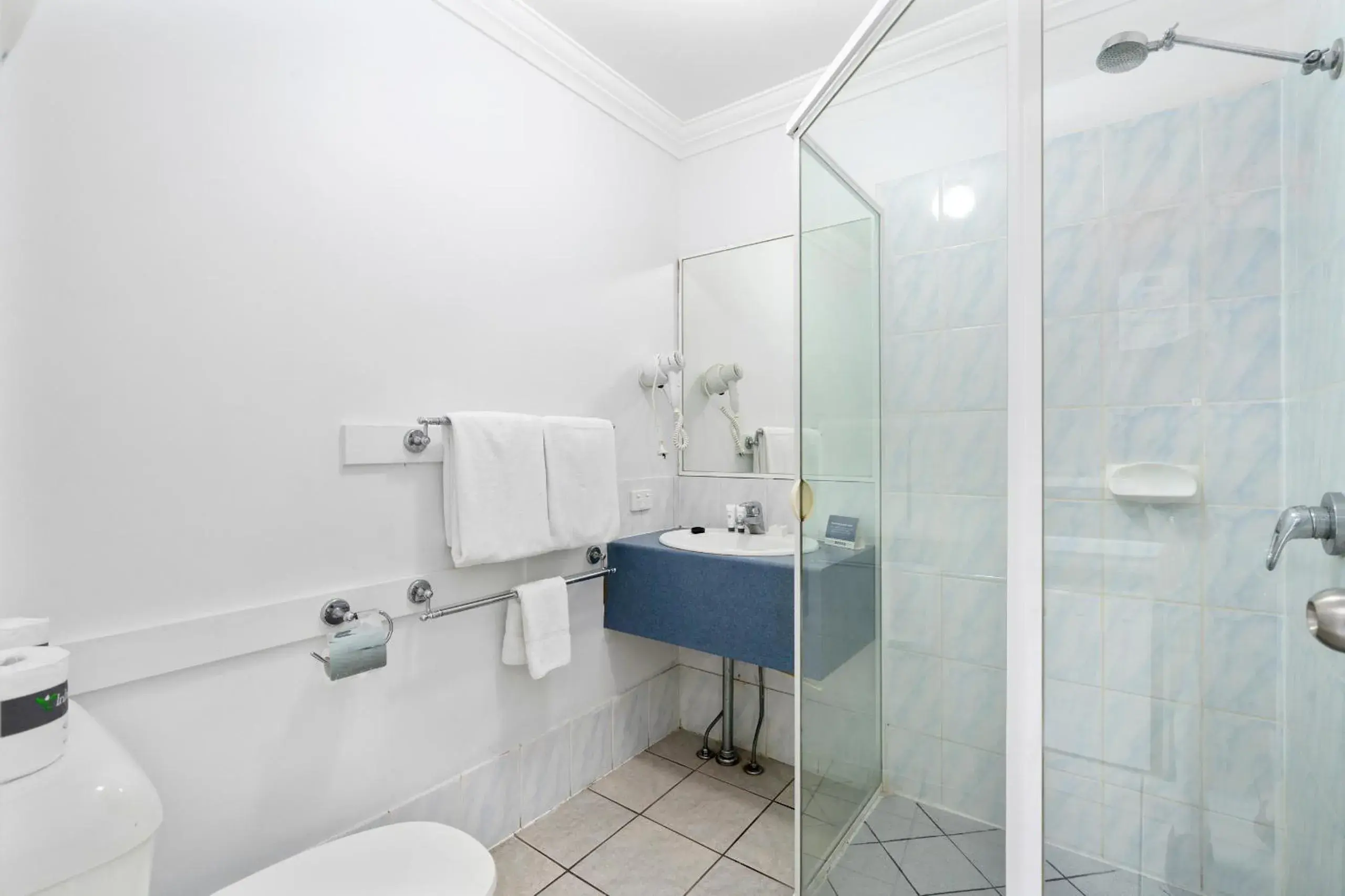 Triple Room - Non Smoking in Econo Lodge Waterford Triple Room - Non Smoking in Econo Lodge Waterford