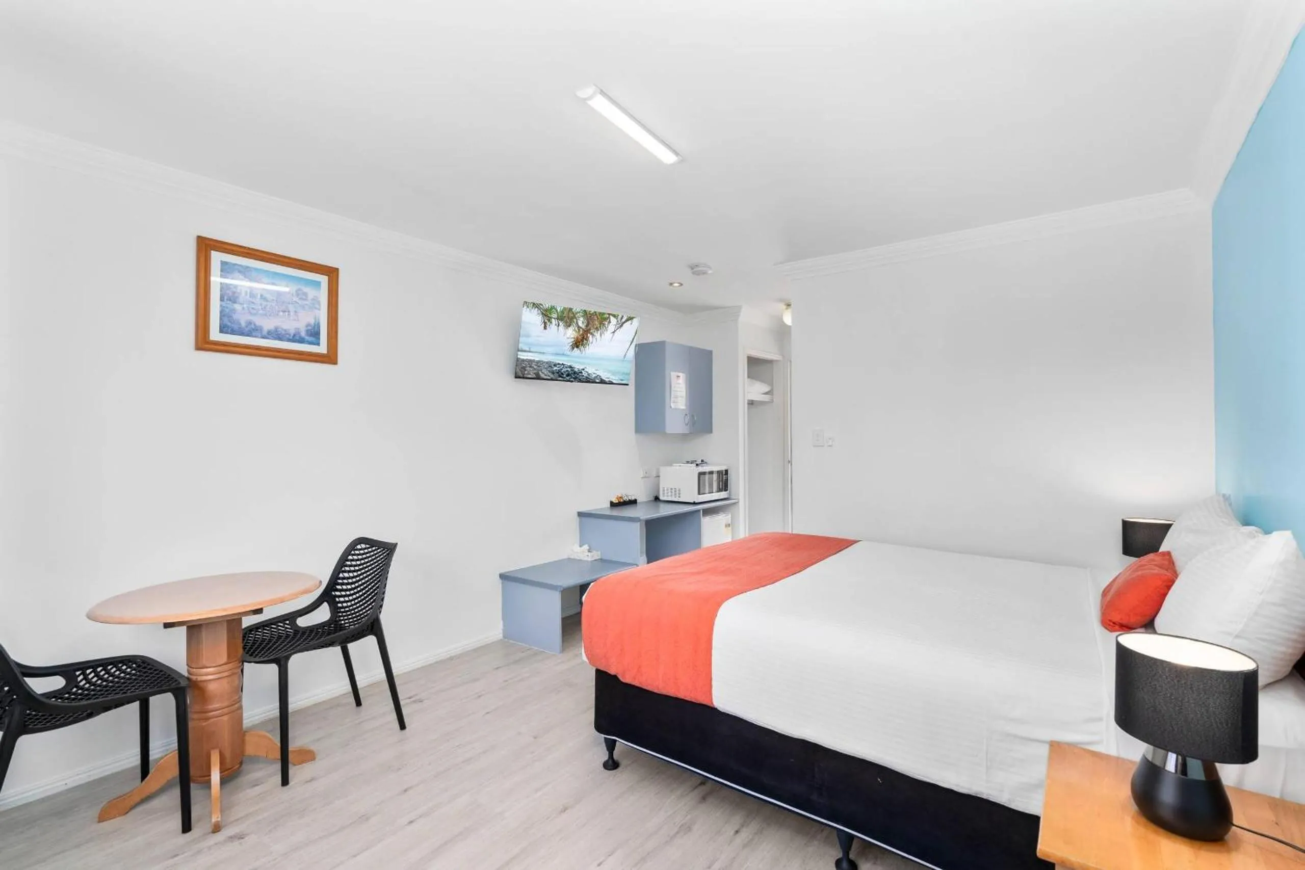 Bedroom, Bed in Econo Lodge Waterford