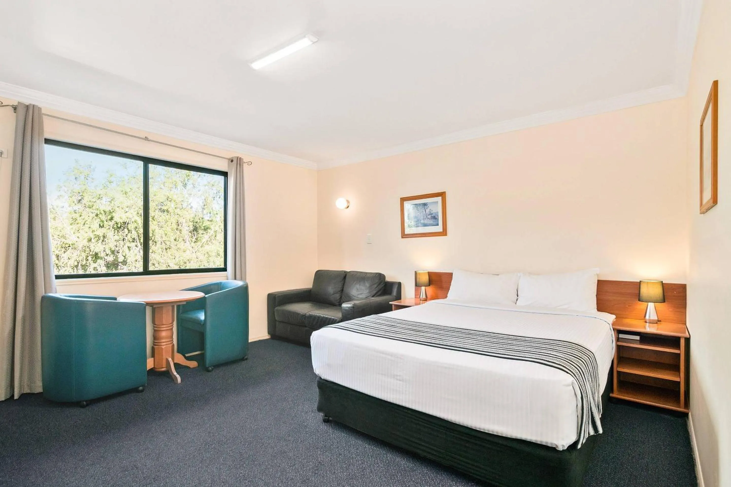 Bedroom, Bed in Econo Lodge Waterford