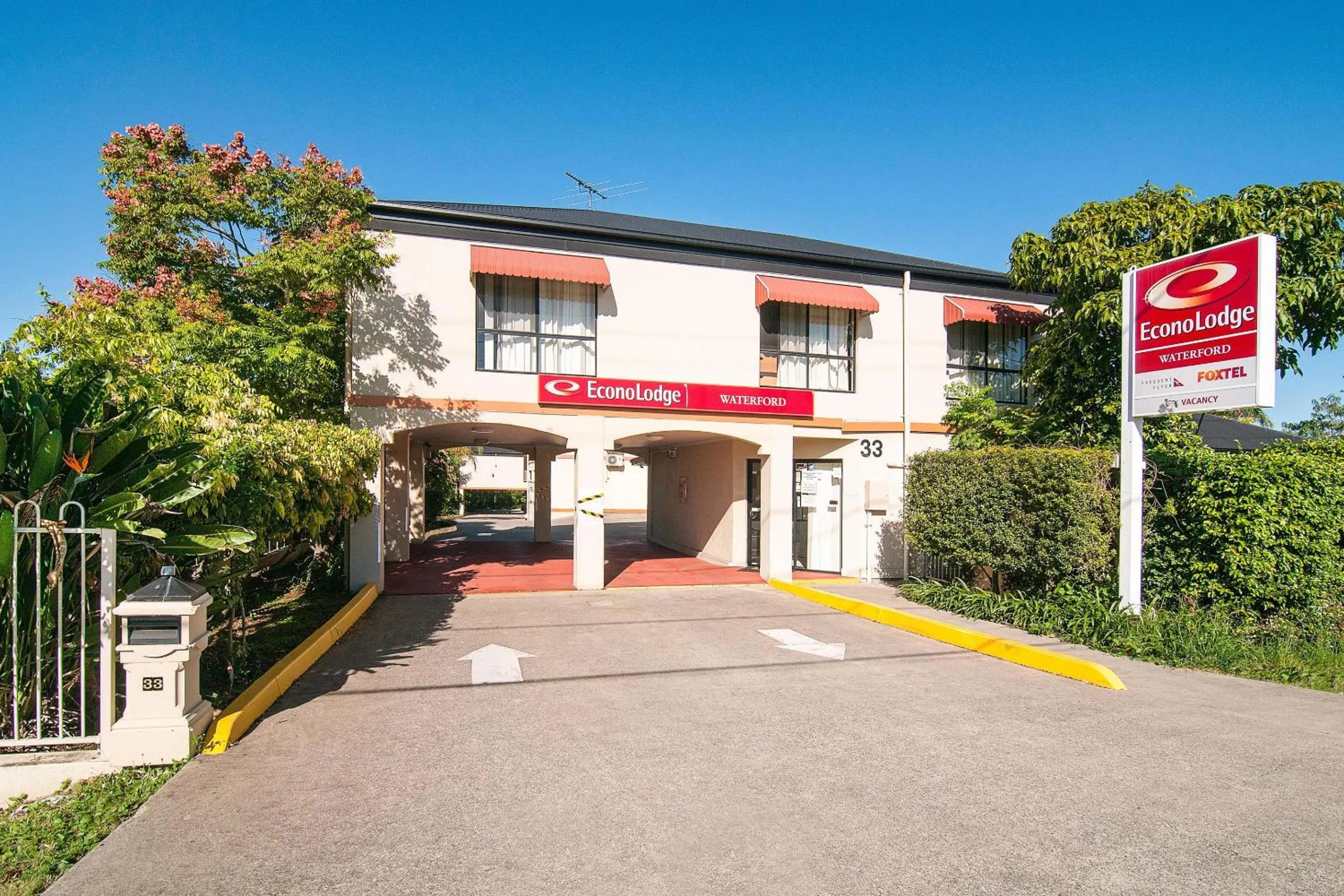 Property building in Econo Lodge Waterford