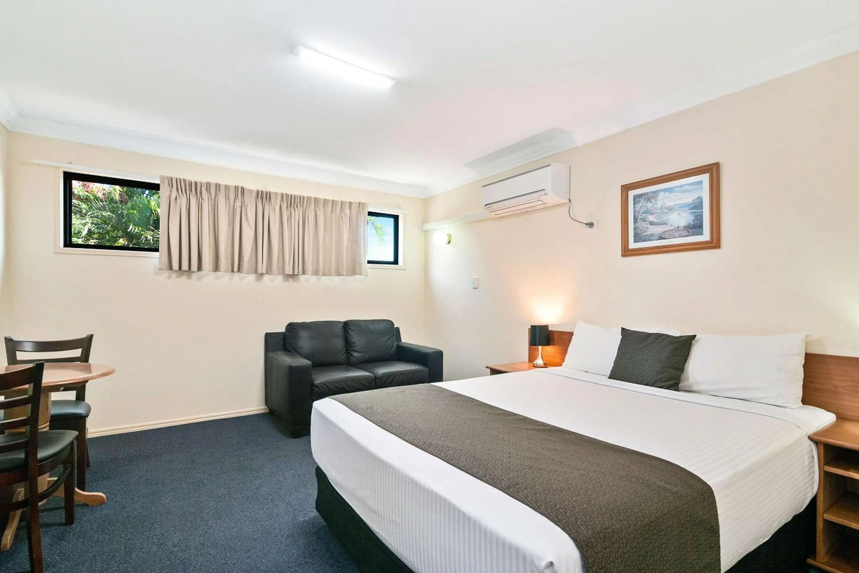 Bedroom, Bed in Econo Lodge Waterford