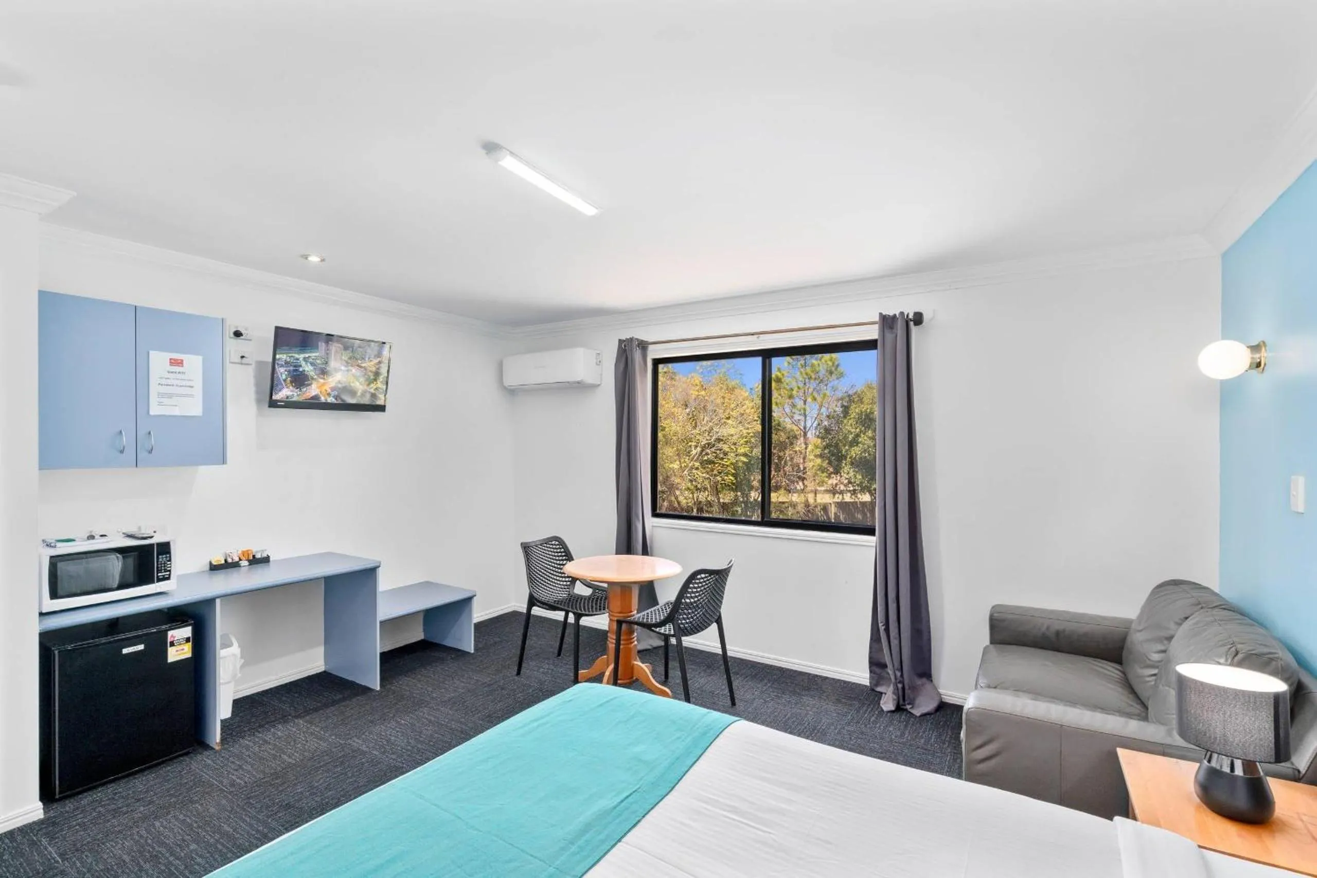 Bedroom, Bed in Econo Lodge Waterford