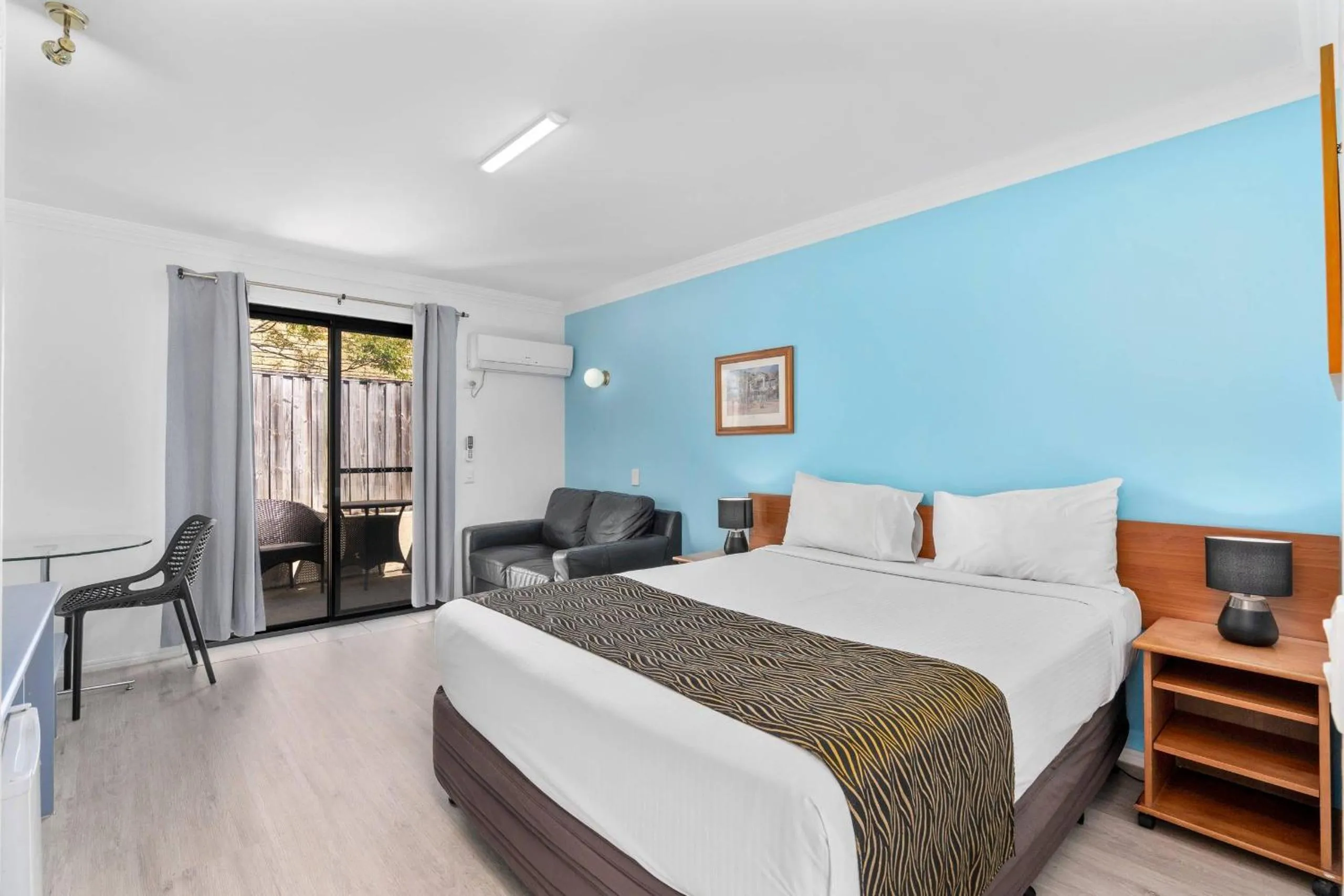 Bedroom, Bed in Econo Lodge Waterford