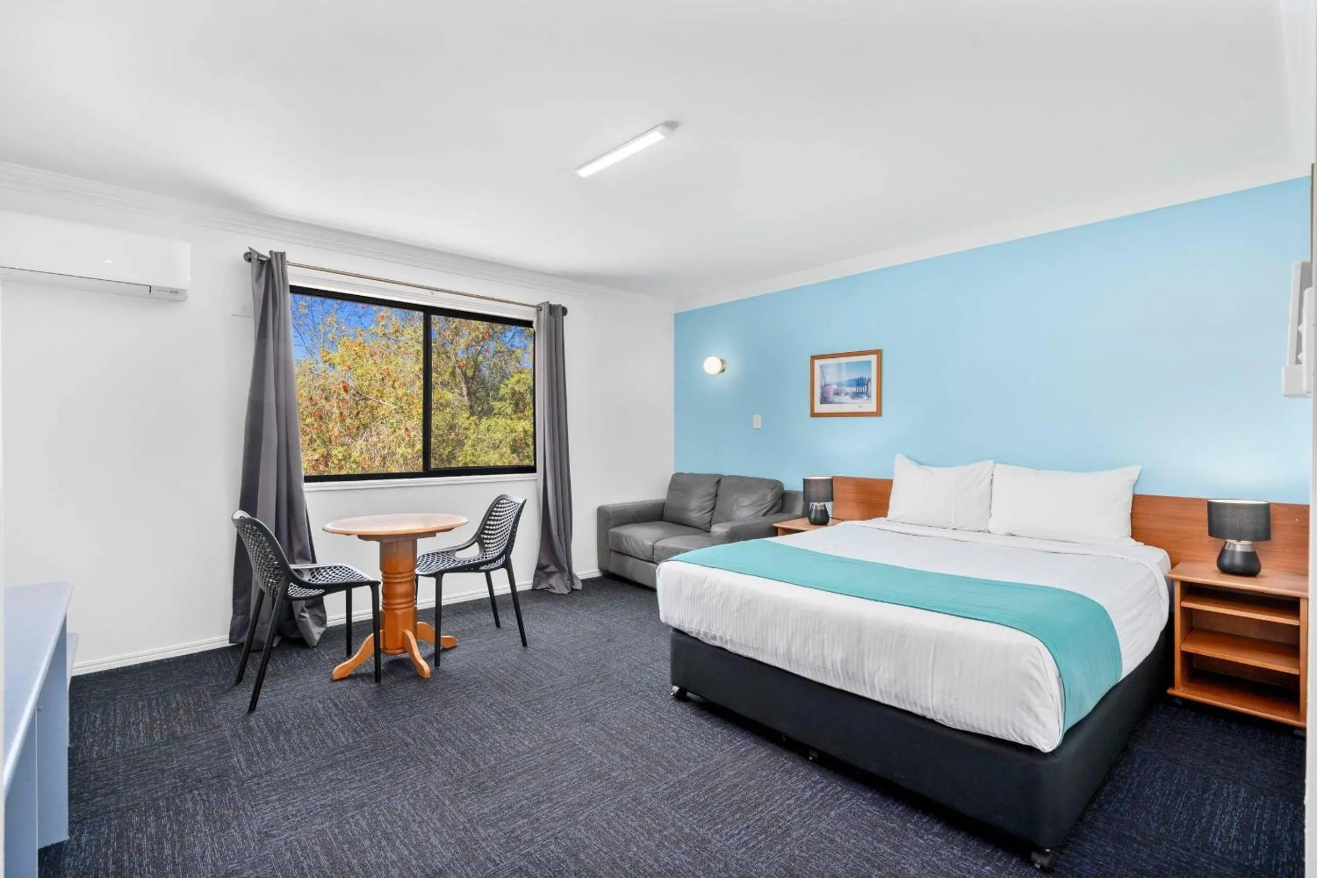 Bedroom, Bed in Econo Lodge Waterford