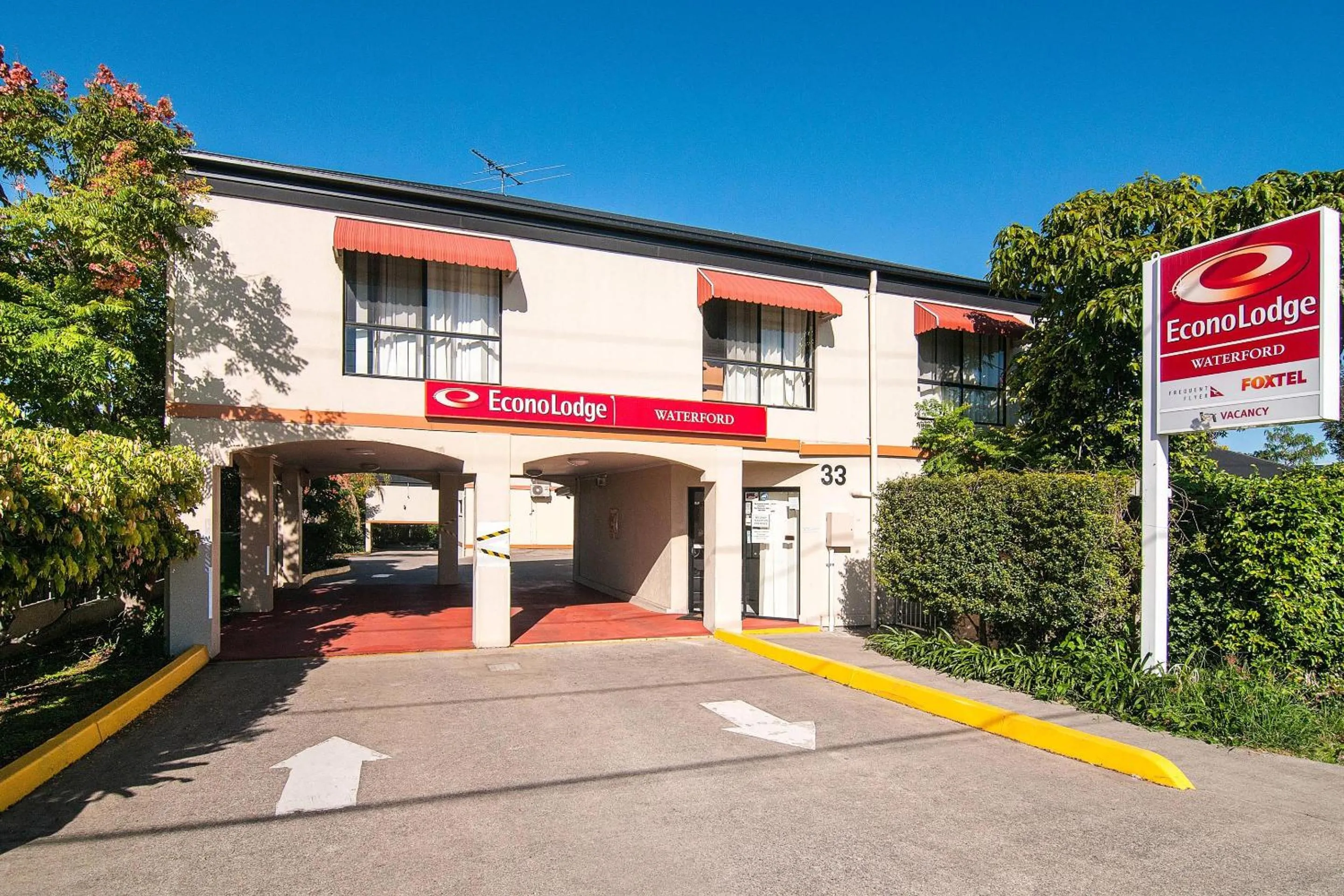 Property building in Econo Lodge Waterford