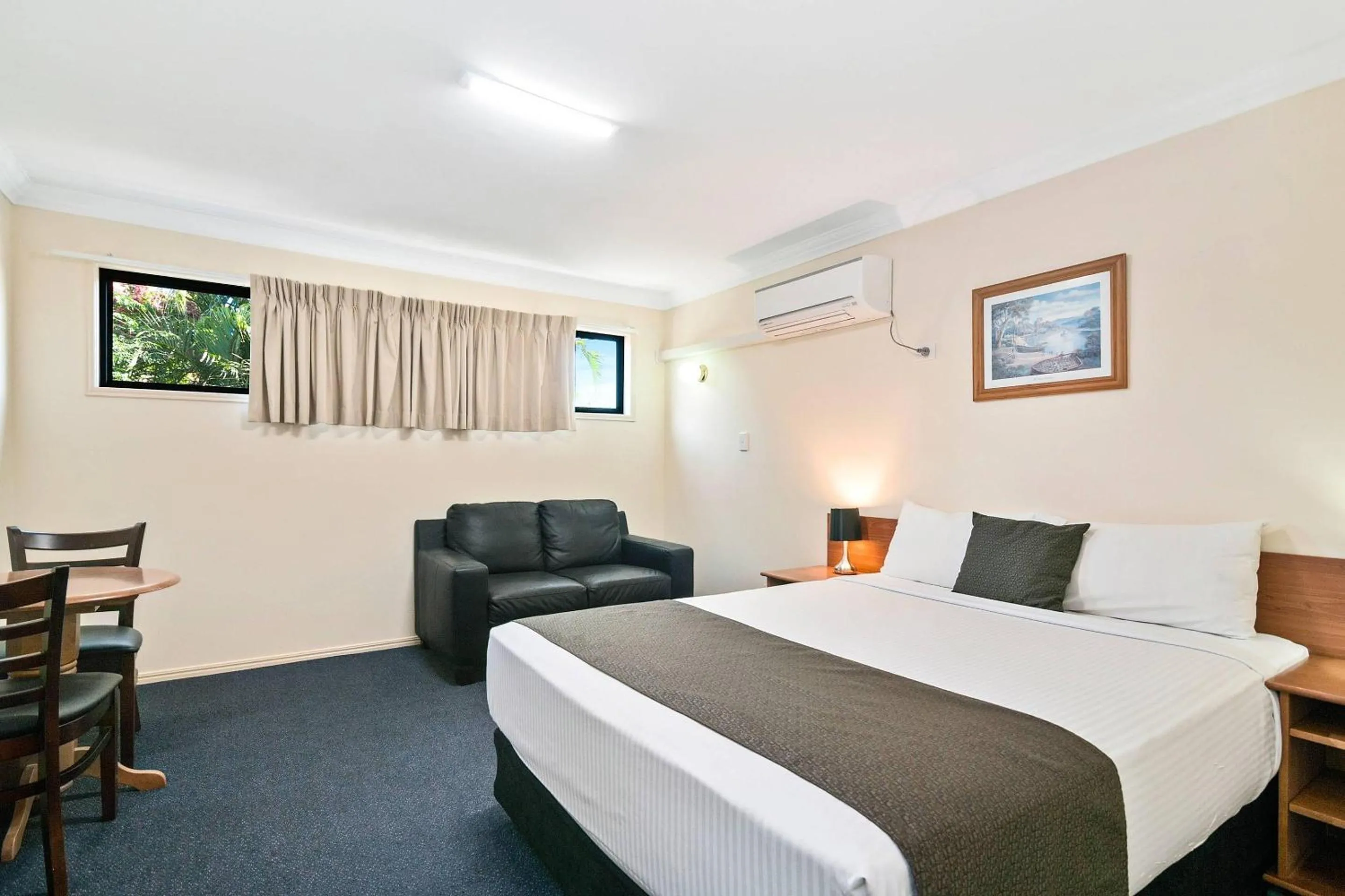 Bedroom, Bed in Econo Lodge Waterford
