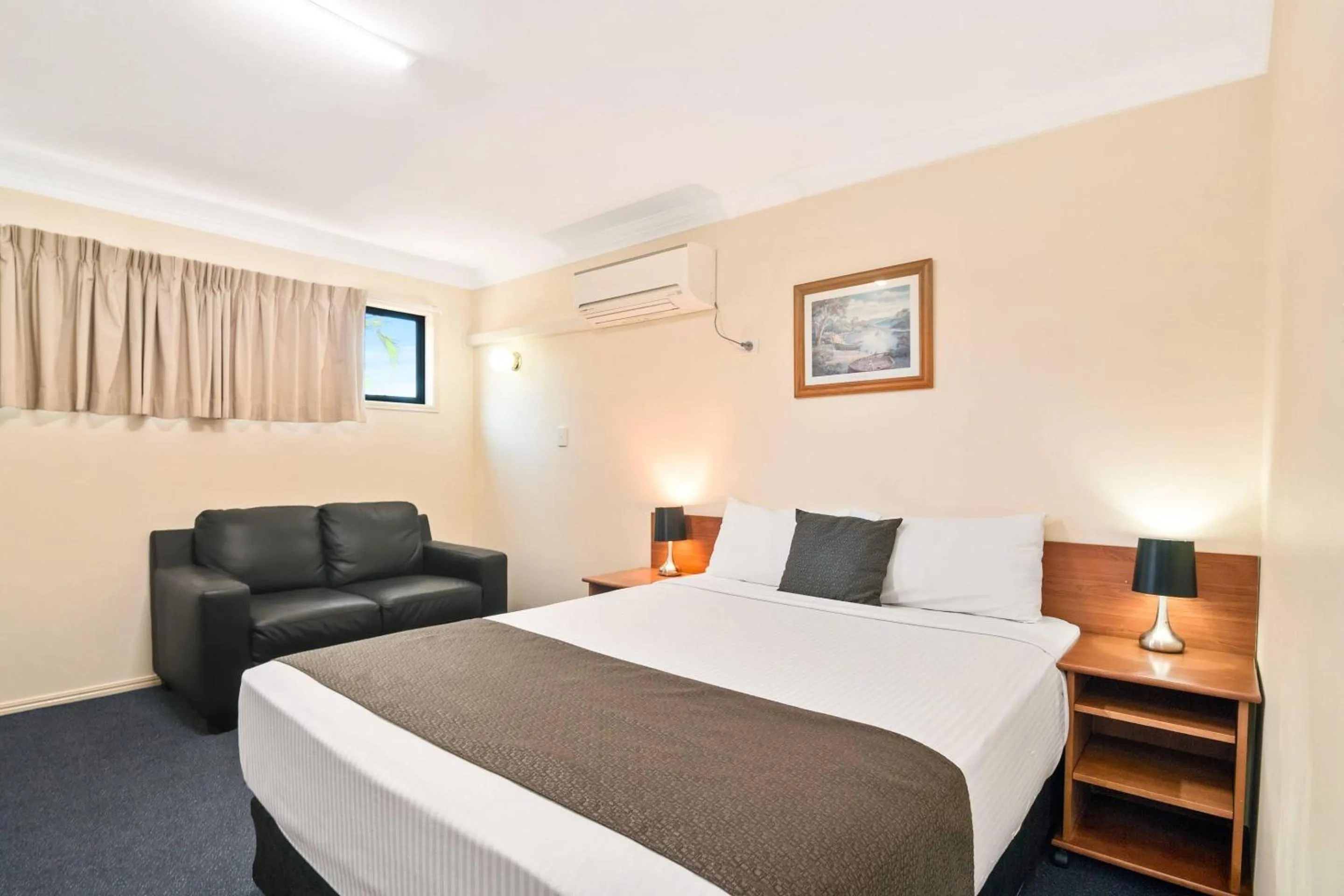 Bedroom, Bed in Econo Lodge Waterford