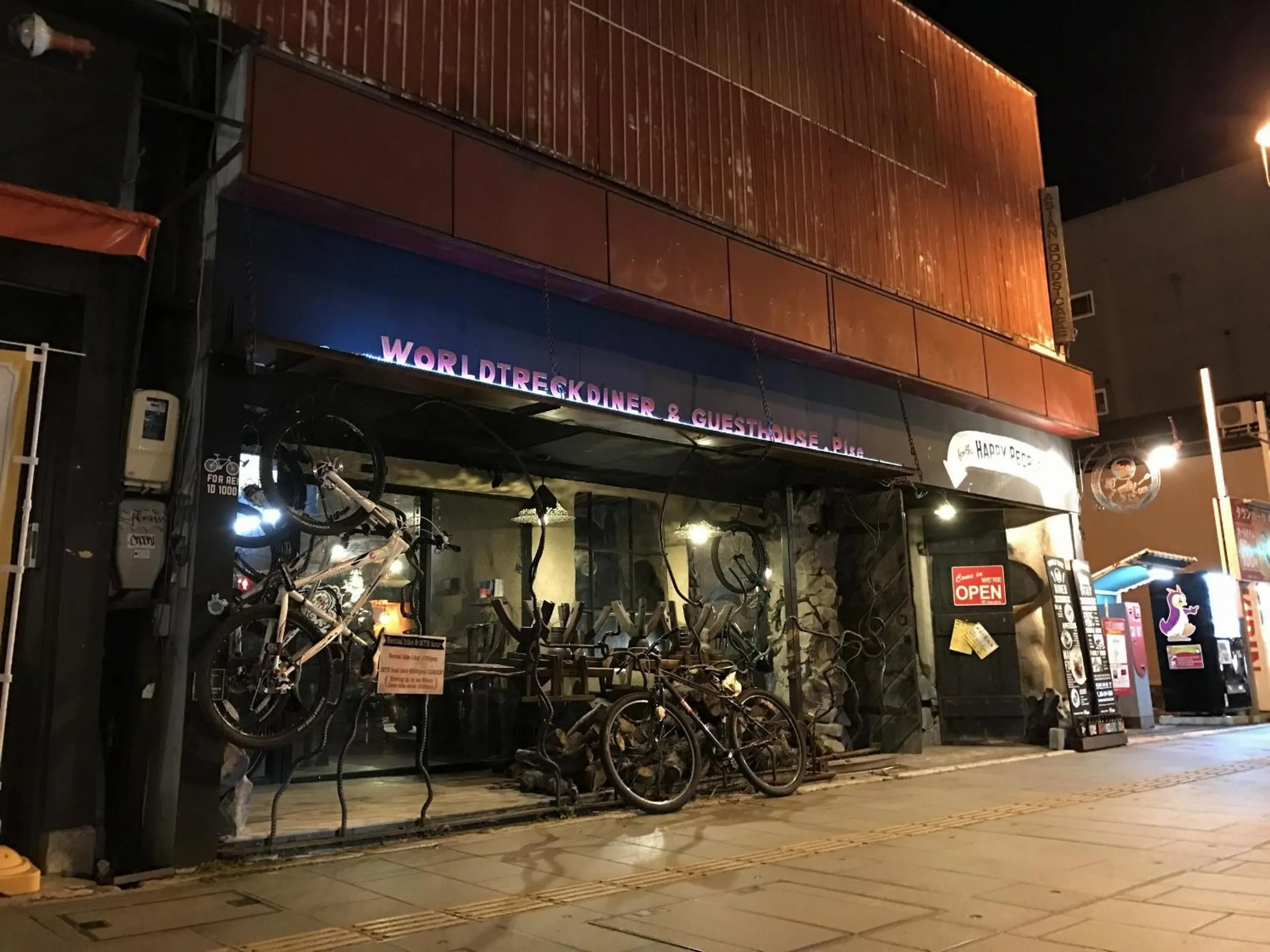 Property building in Worldtreck Dinner & Guesthouse Pise