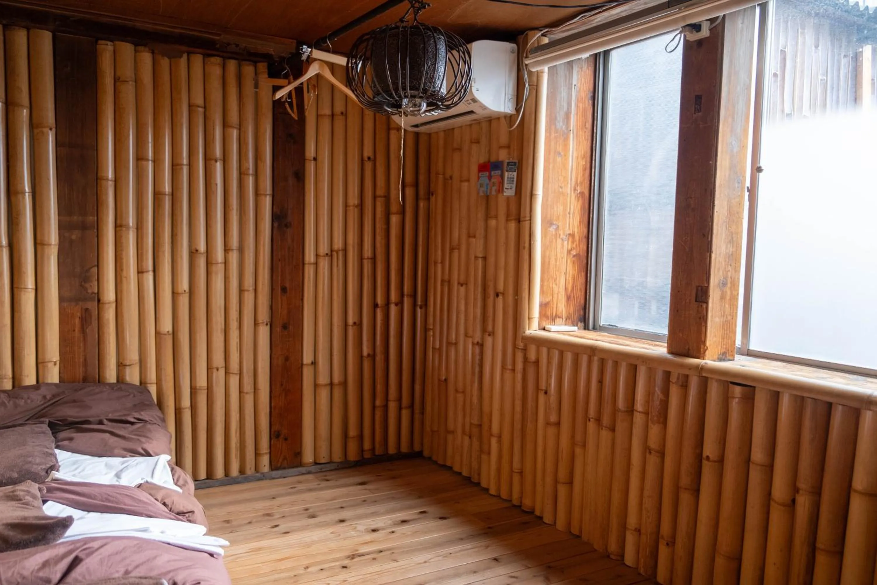 Photo of the whole room, Bed in Worldtreck Dinner & Guesthouse Pise