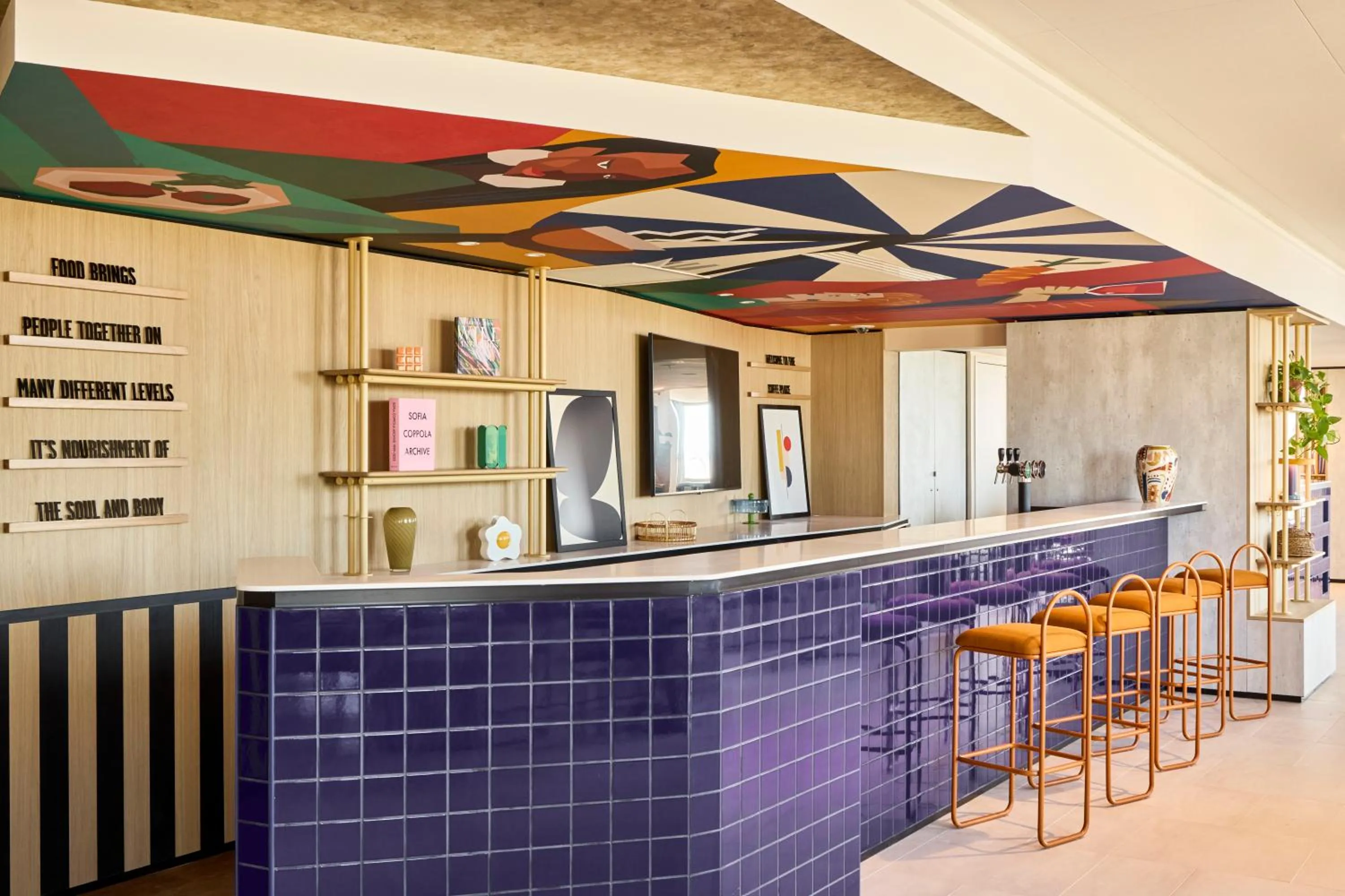 Lounge or bar in Hampton By Hilton Lyon Airport