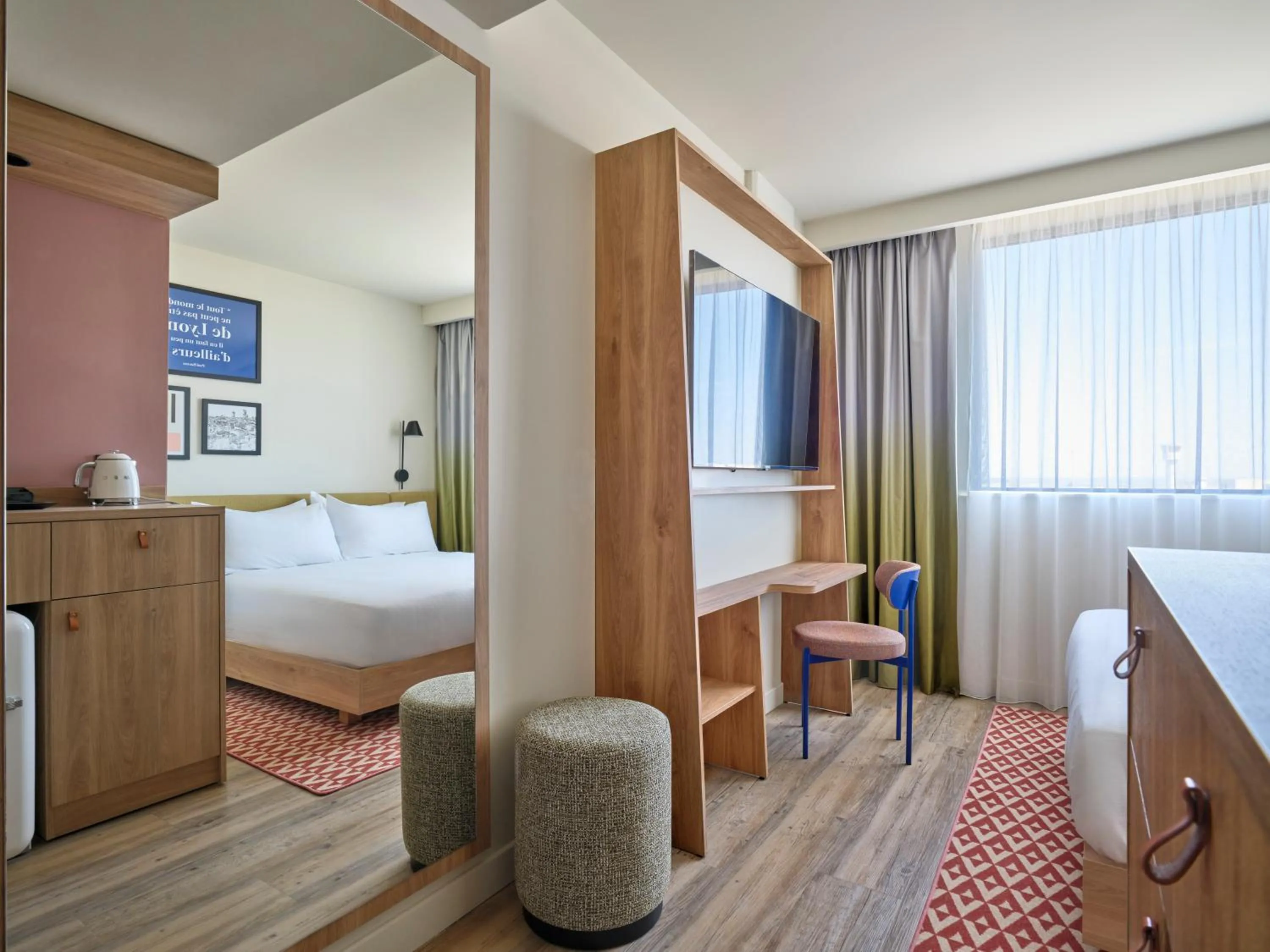 Bed in Hampton By Hilton Lyon Airport