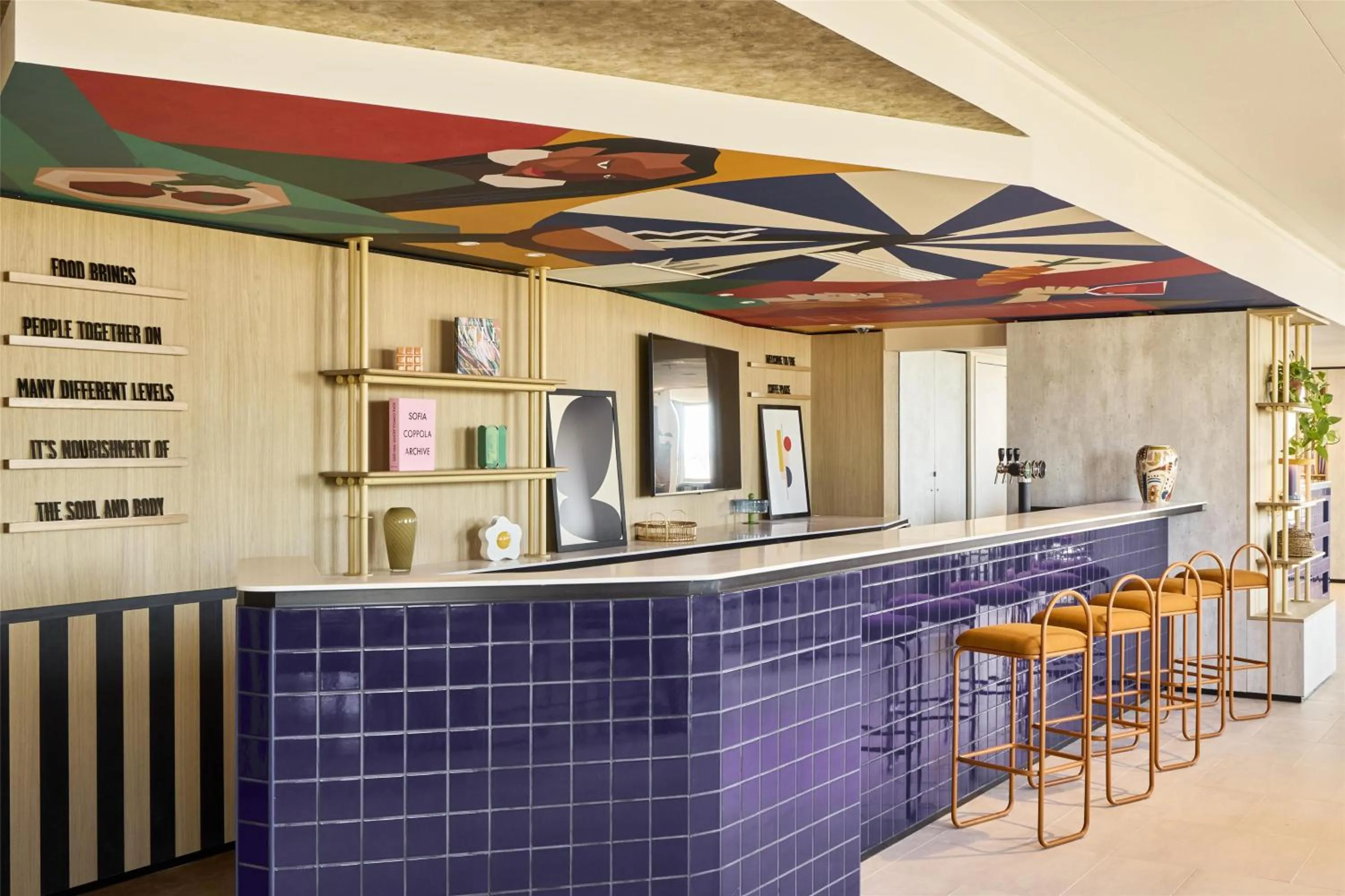 Lounge or bar in Hampton By Hilton Lyon Airport