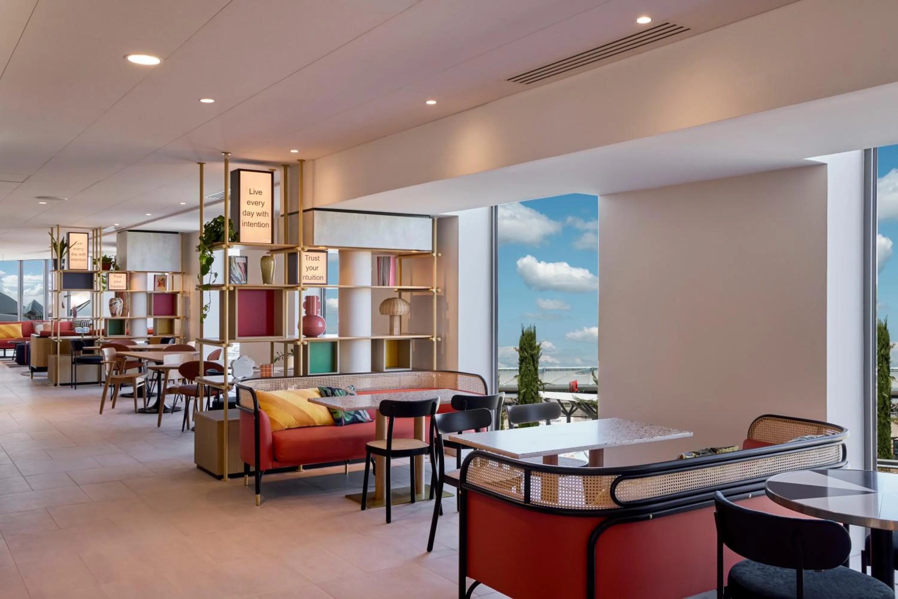 Restaurant/places to eat in Hampton By Hilton Lyon Airport