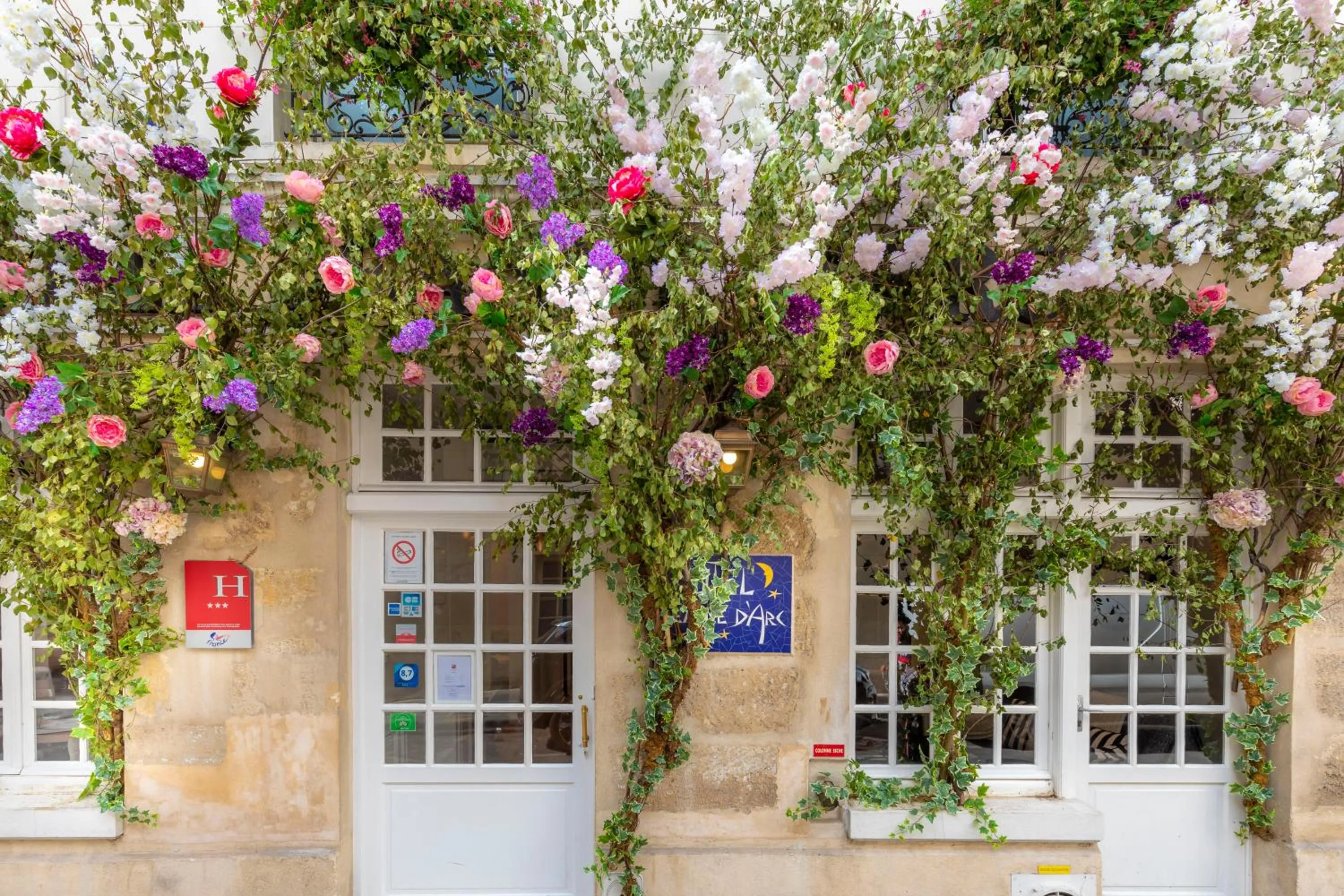 Facade/entrance in Hôtel Jeanne d'Arc Le Marais