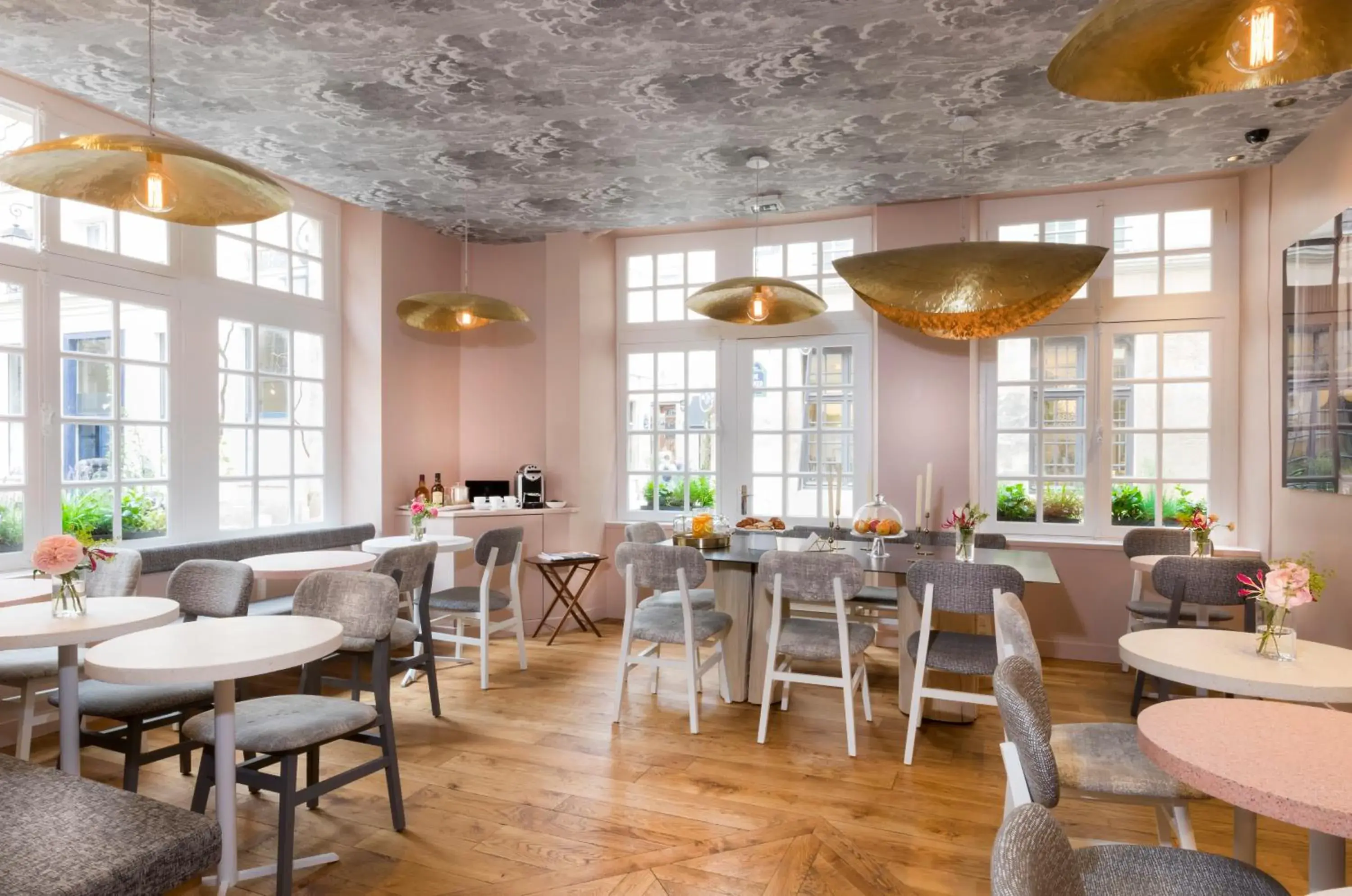 Breakfast in Hôtel Jeanne d'Arc Le Marais Breakfast in Hôtel Jeanne d'Arc Le Marais