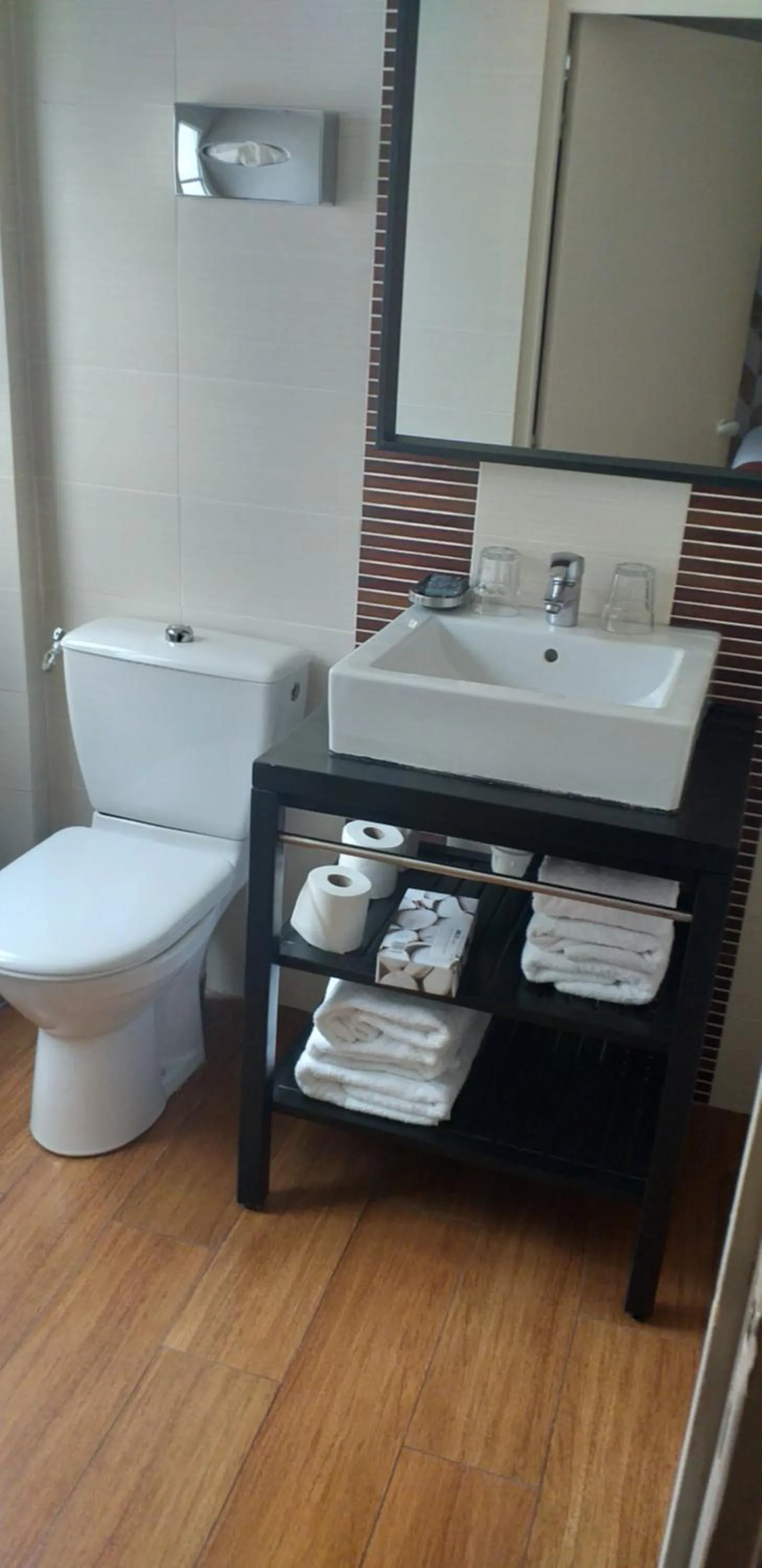 Bathroom in Hôtel Jeanne d'Arc Le Marais