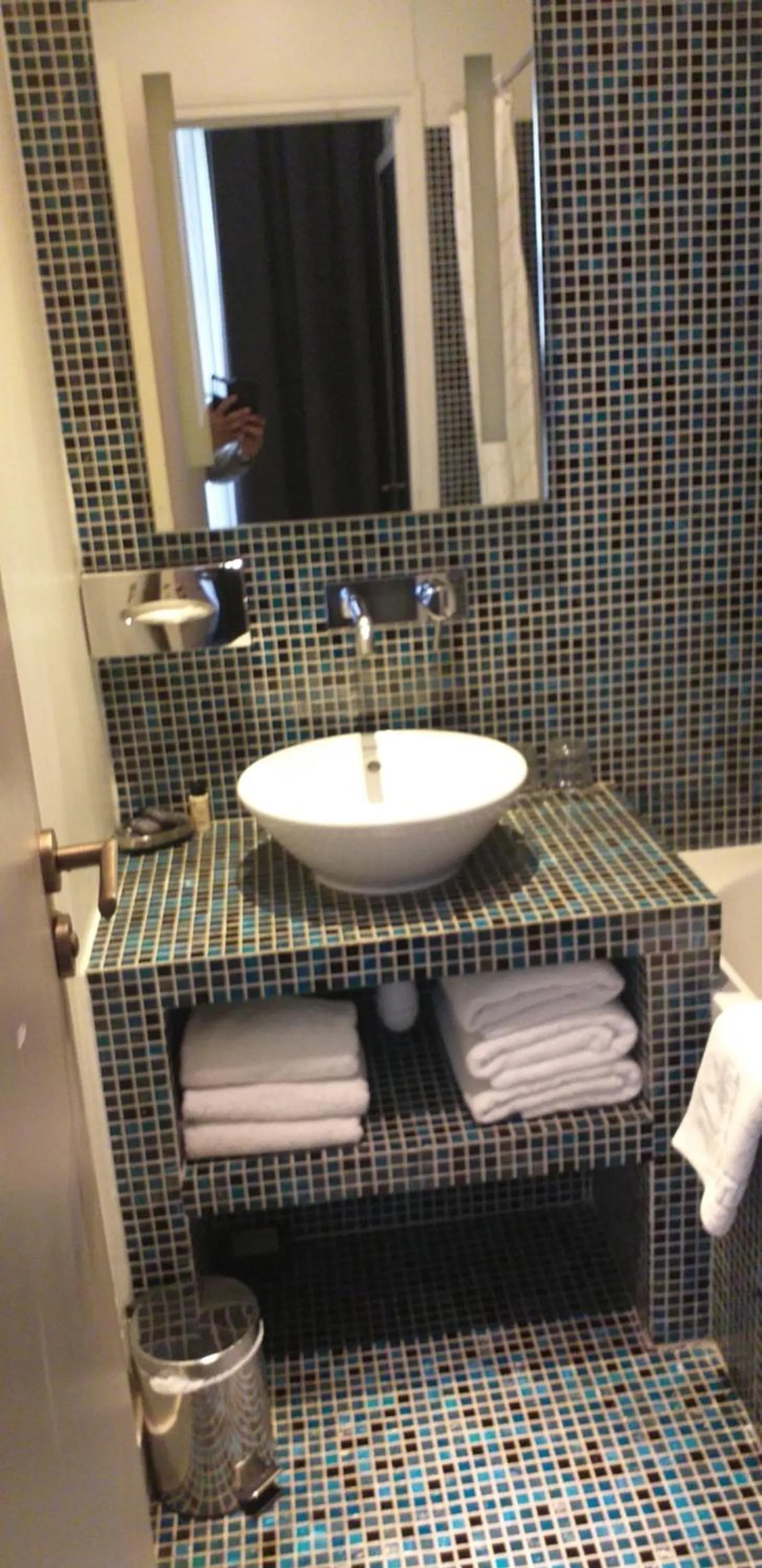 Bathroom in Hôtel Jeanne d'Arc Le Marais