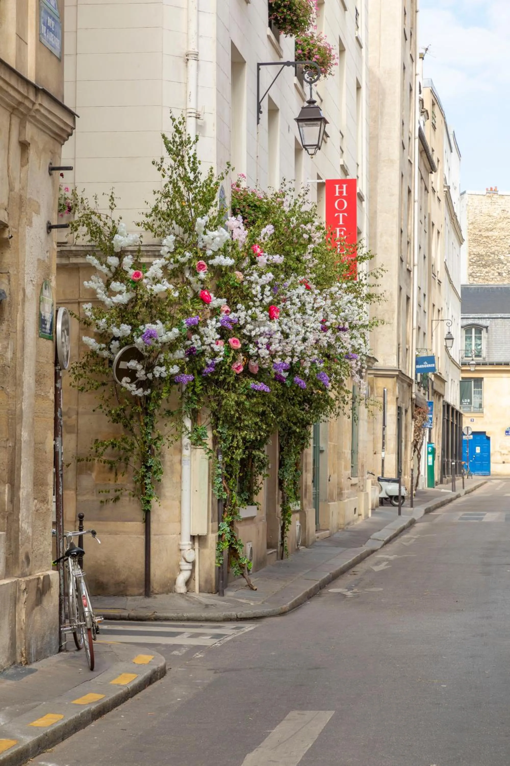 Facade/entrance in Hôtel Jeanne d'Arc Le Marais
