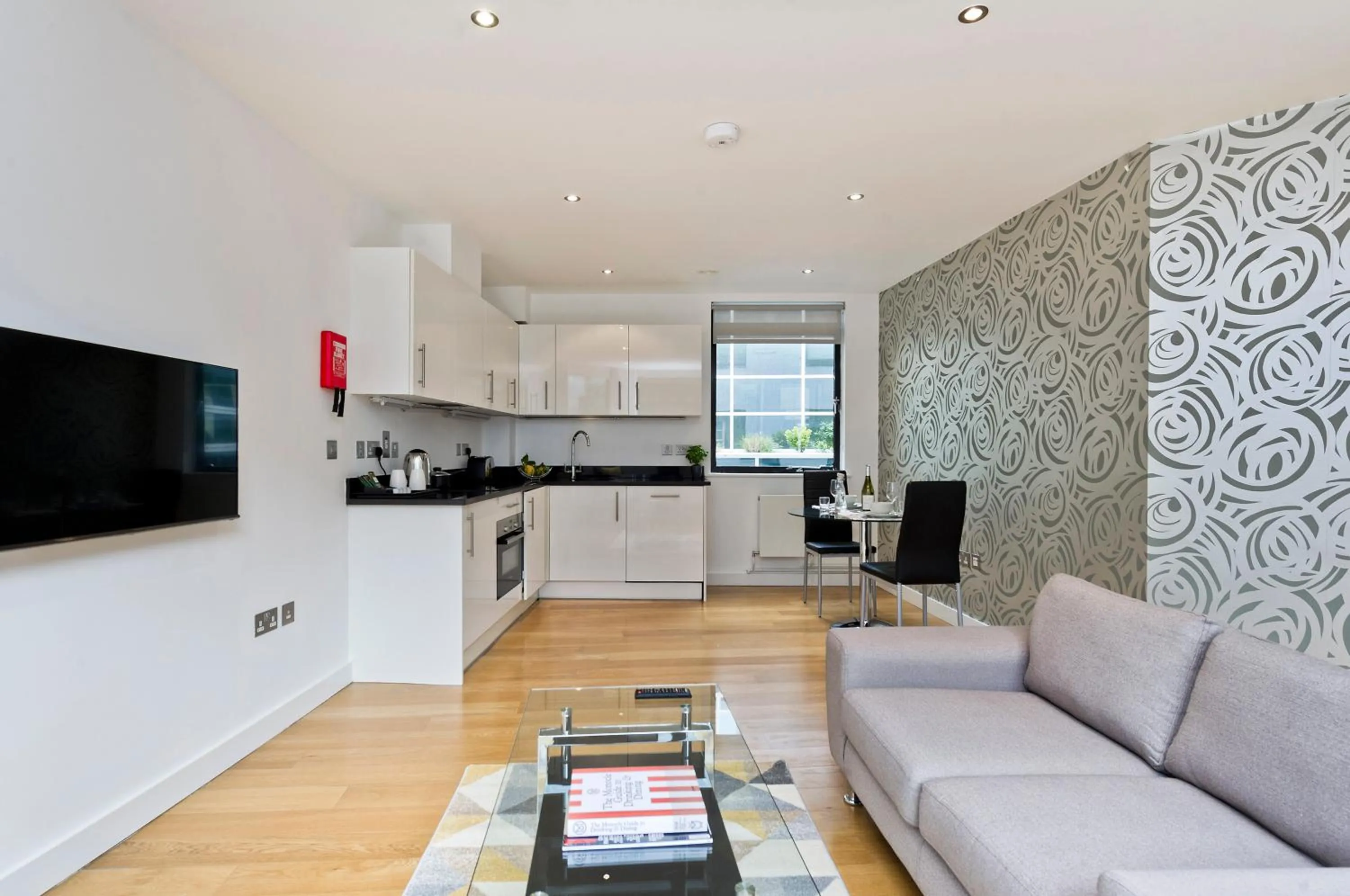 Kitchen or kitchenette in Red Lion Court by City2Stay