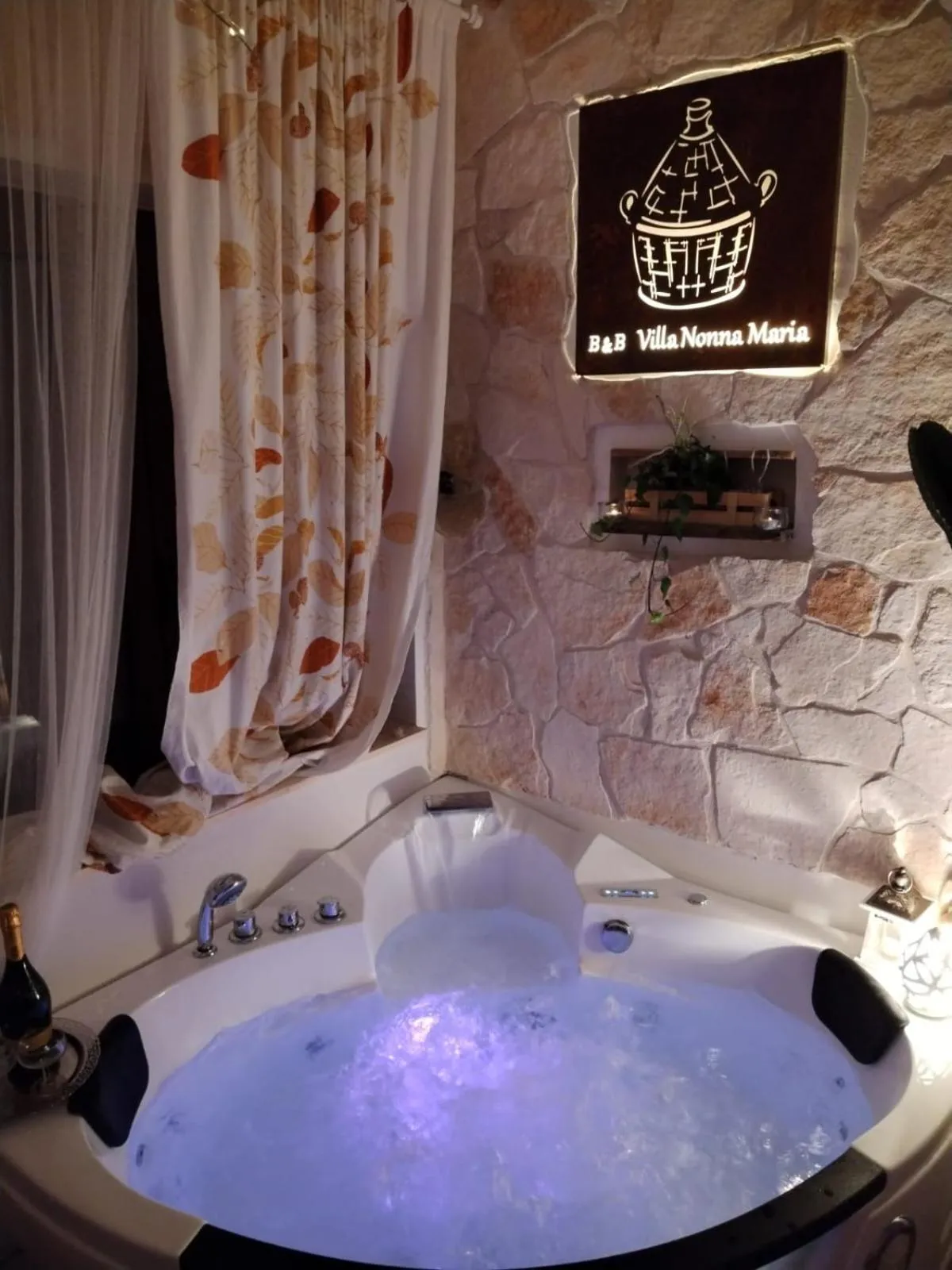Hot Tub in B&B Villa Nonna Maria