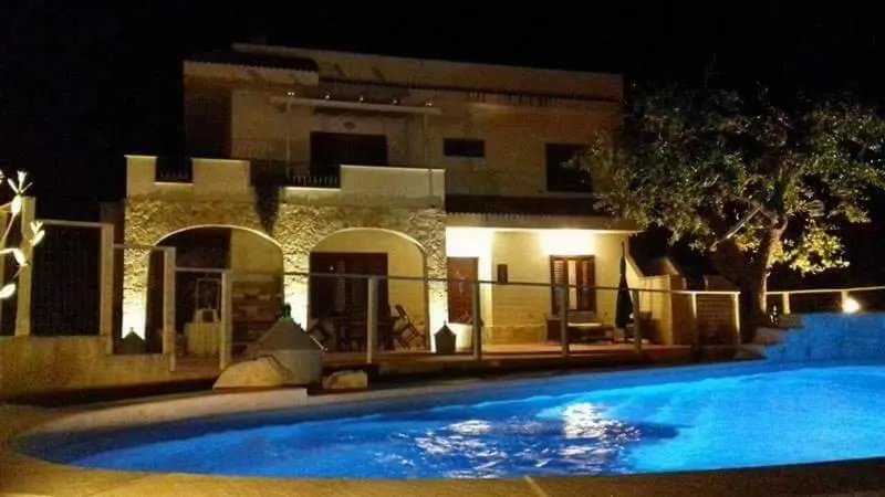 Facade/entrance in B&B Villa Nonna Maria