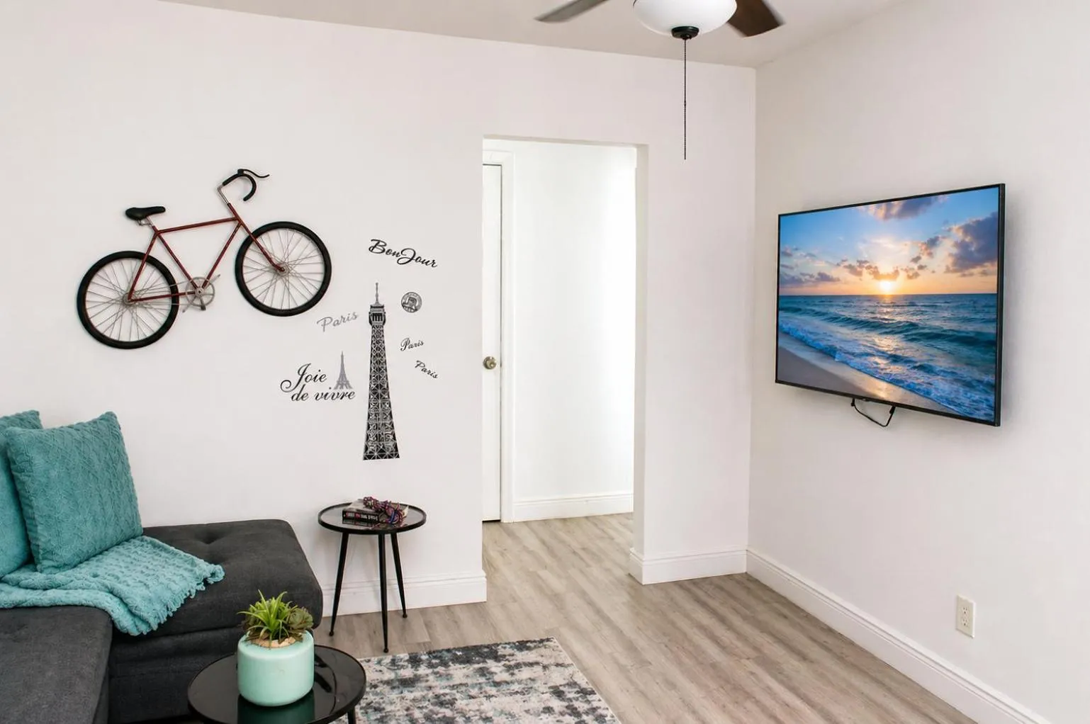 TV and multimedia in The Madison by the Gold Nests