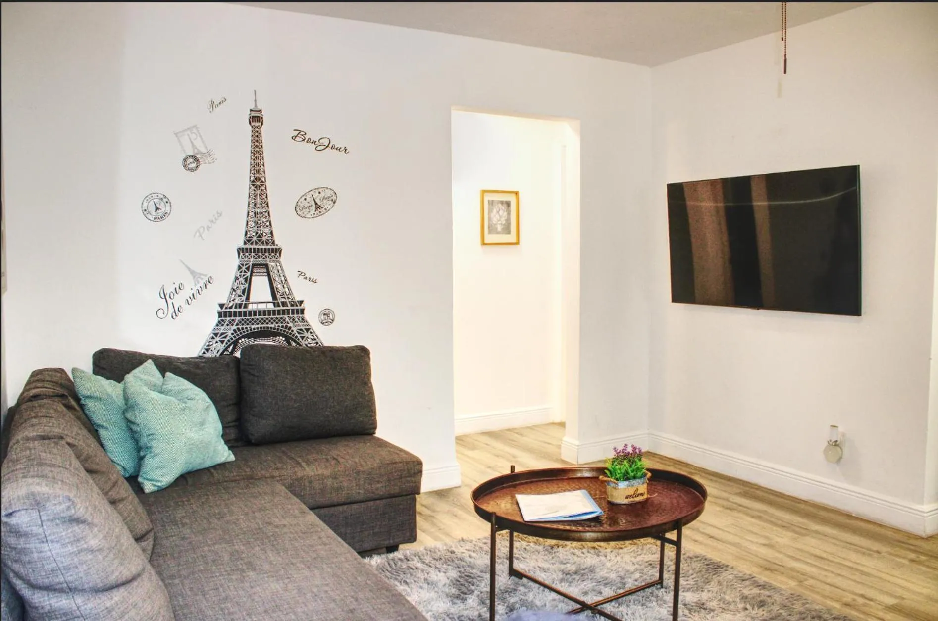 TV and multimedia in The Madison by the Gold Nests