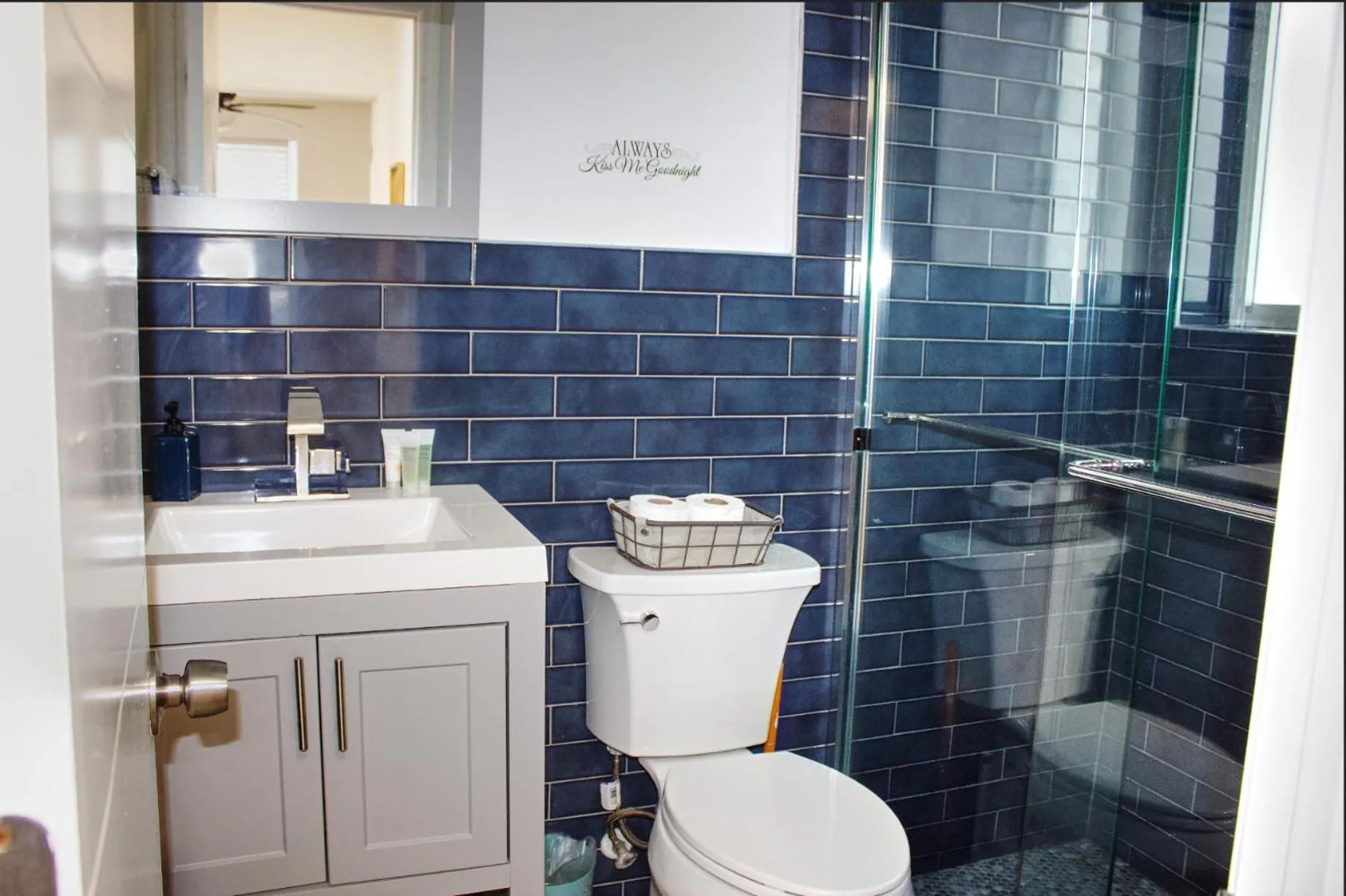 Shower in The Madison by the Gold Nests
