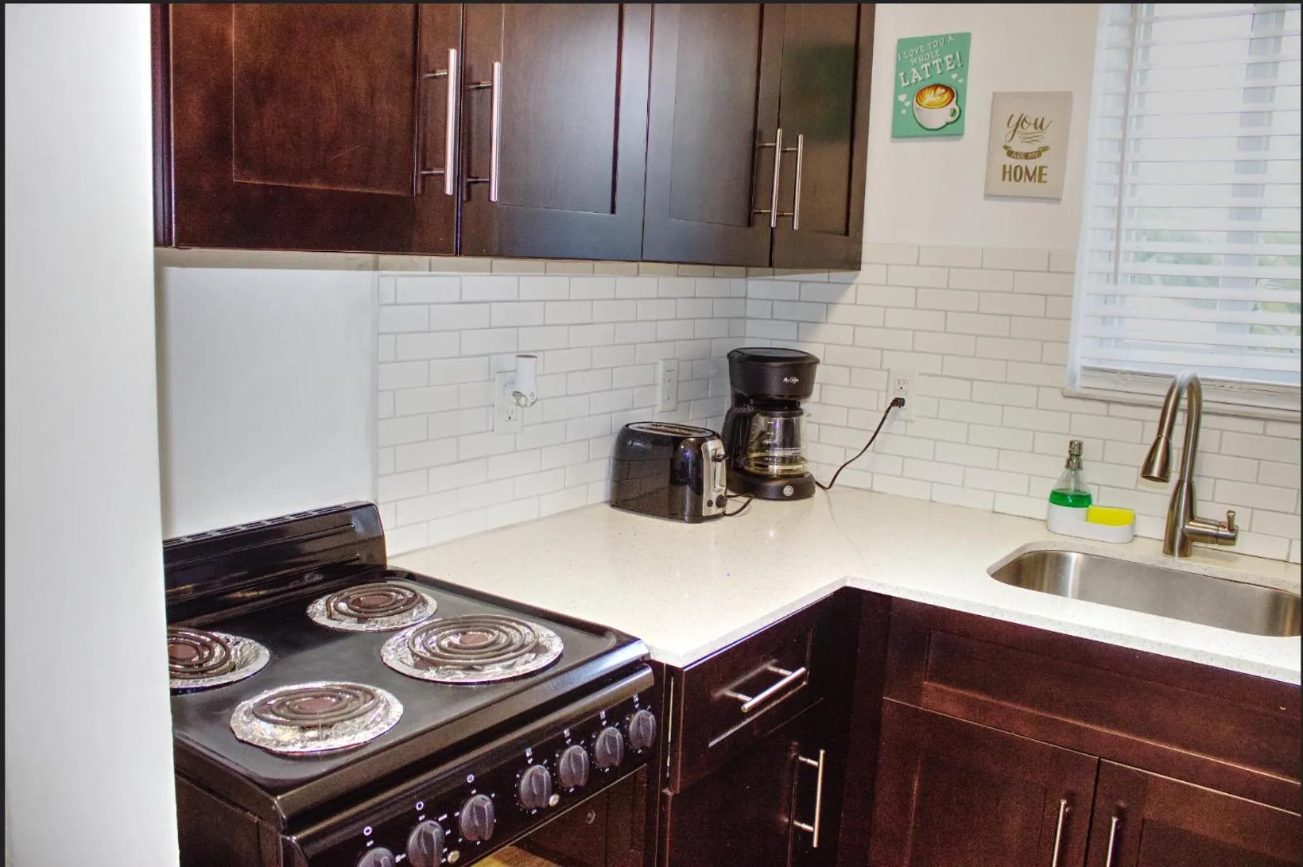 Coffee/tea facilities in The Madison by the Gold Nests