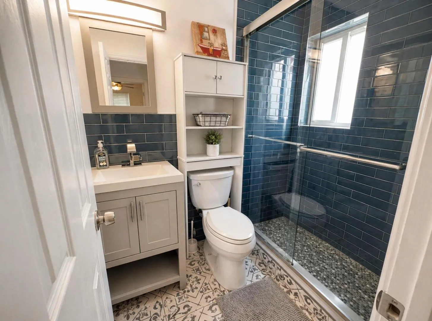 Shower in The Madison by the Gold Nests
