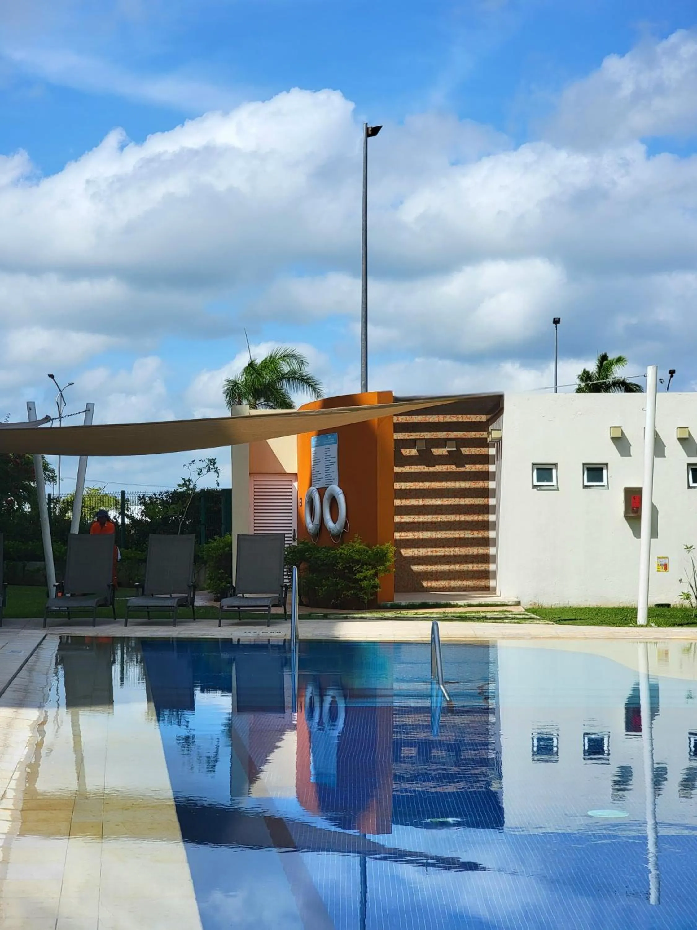 Swimming pool in Zurban Travelers