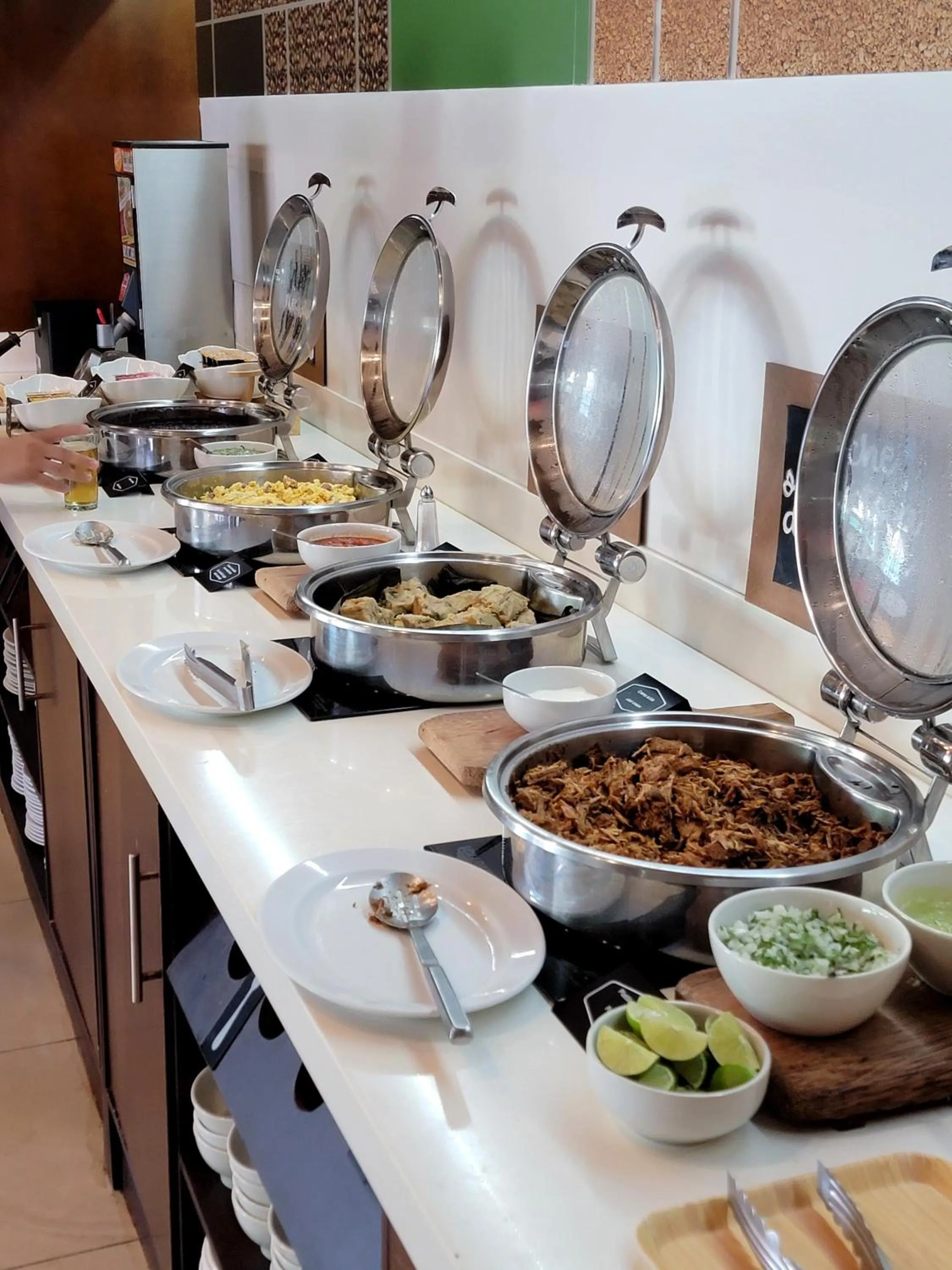 Buffet breakfast in Zurban Travelers