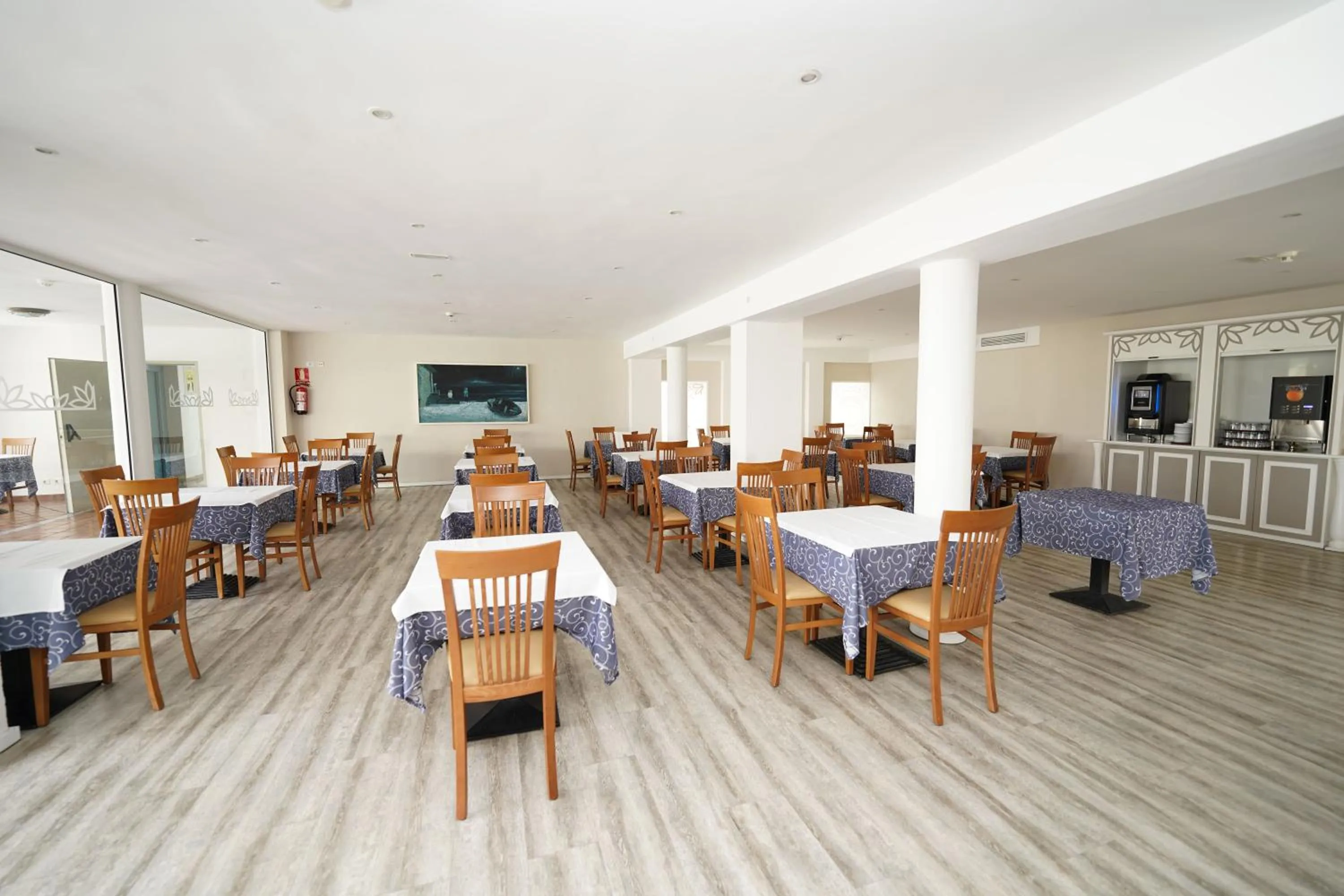 Restaurant/places to eat in Hotel RF San Borondon