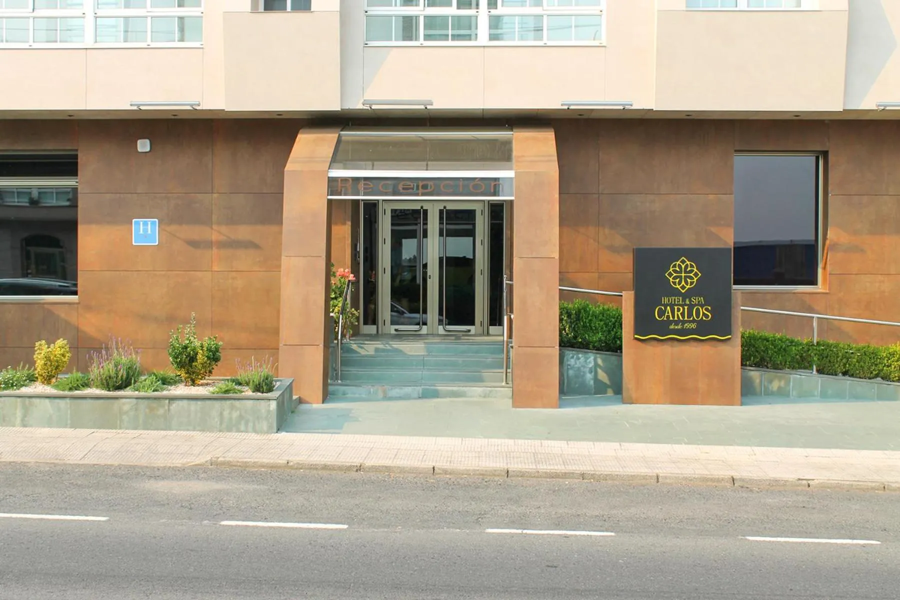 Property building in Hotel & Spa Carlos desde 1996
