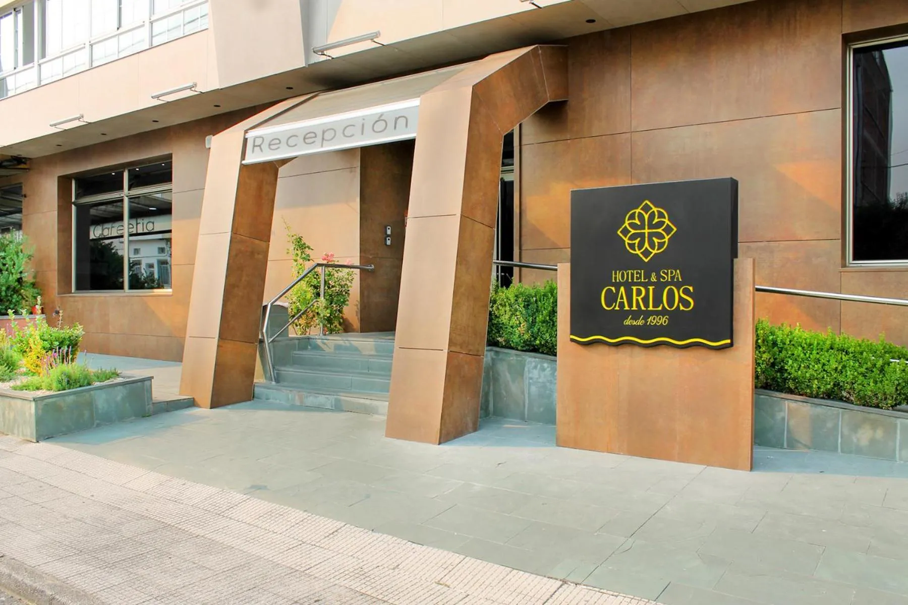 Property building in Hotel & Spa Carlos desde 1996