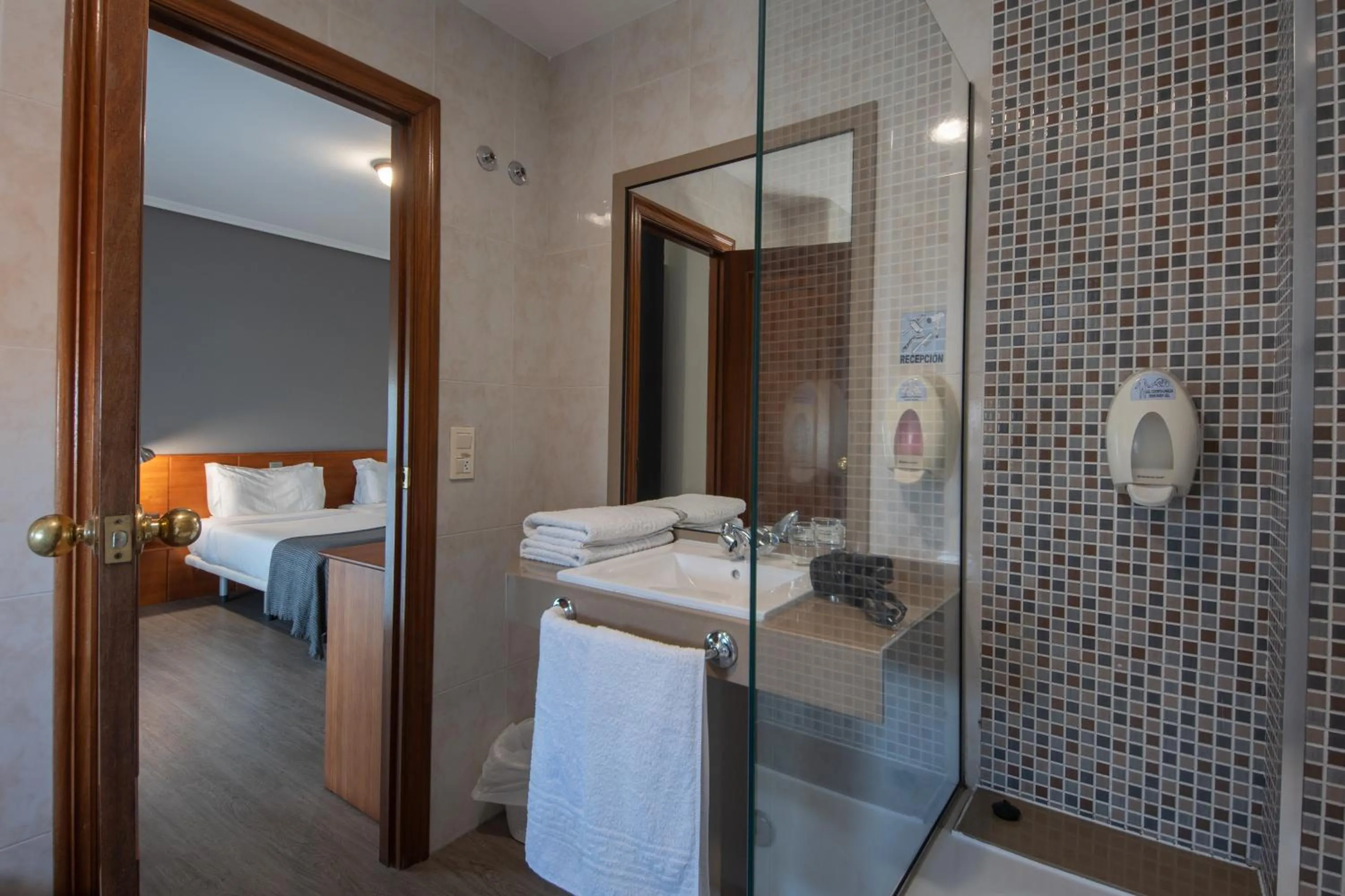 Photo of the whole room, Bed in Hotel & Spa Carlos desde 1996