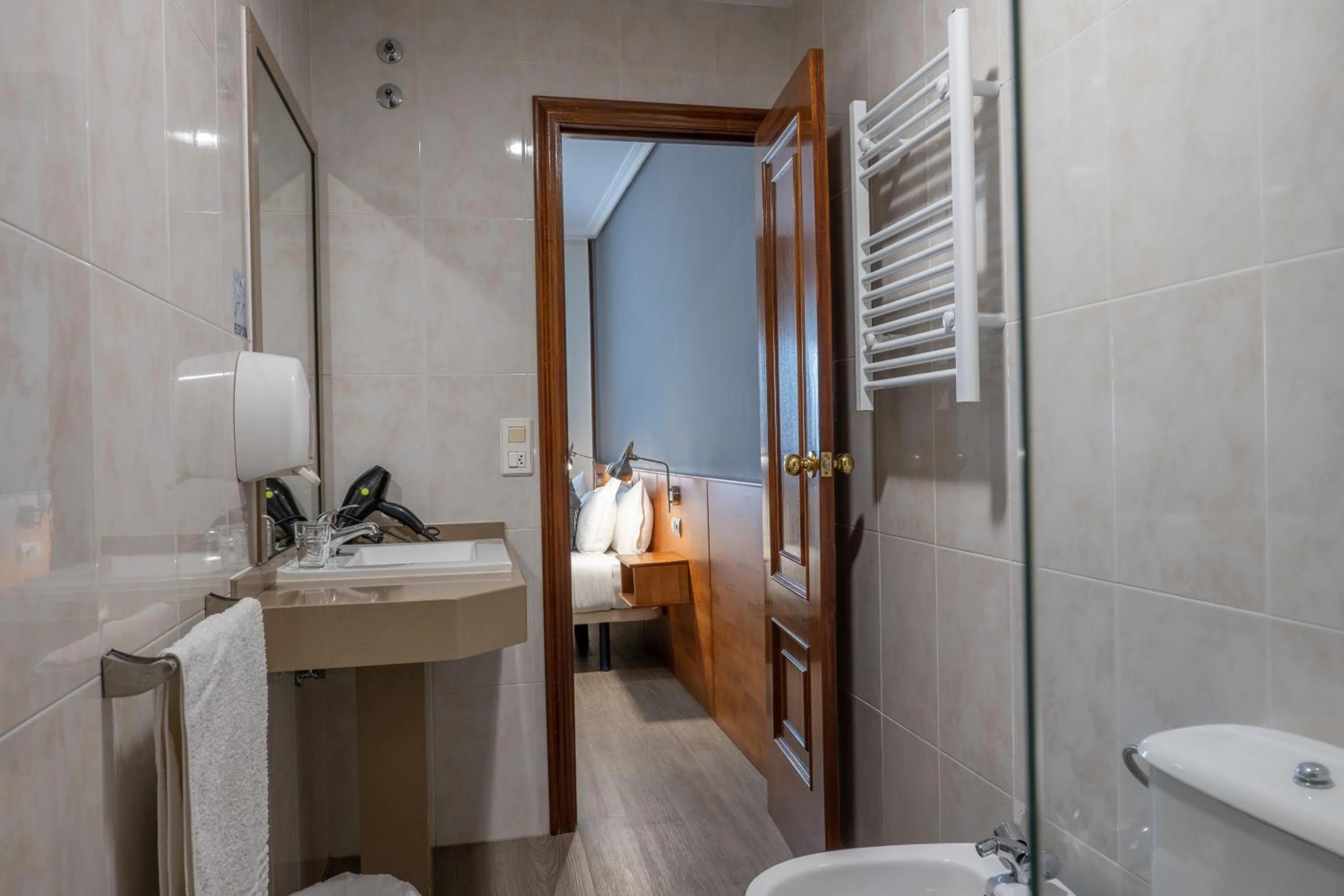 Bathroom in Hotel & Spa Carlos desde 1996